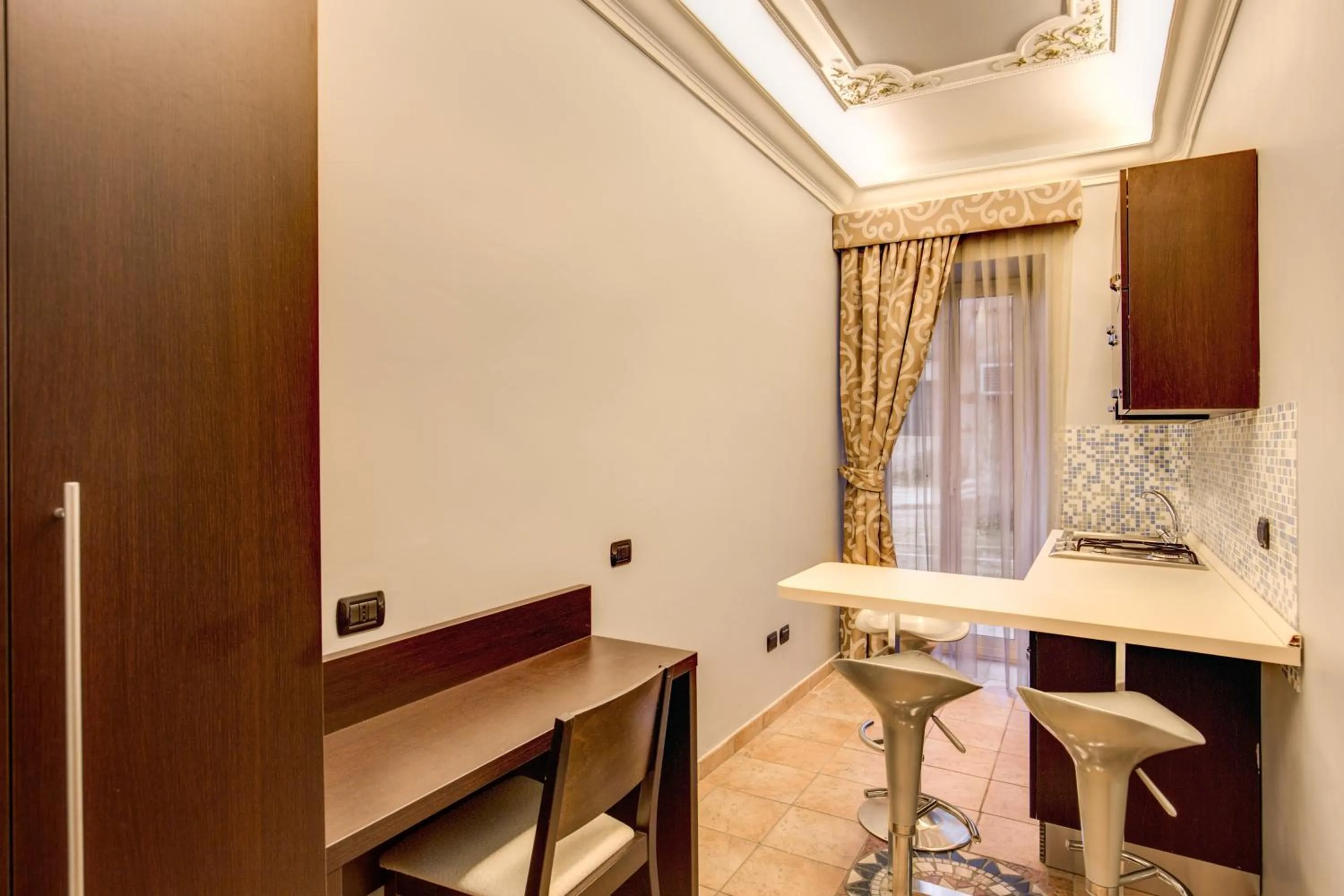 Kitchen or kitchenette in The Strand Hotel