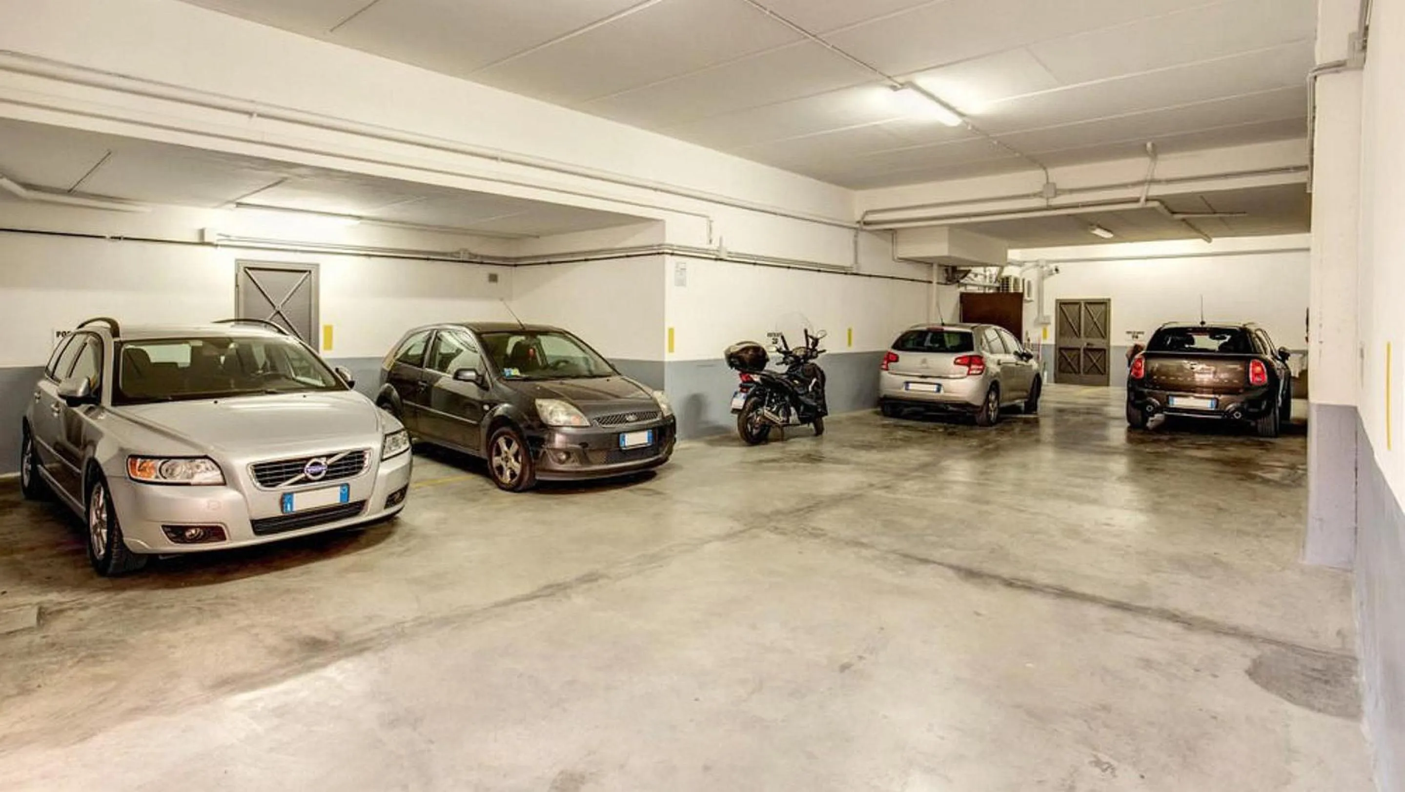 Area and facilities in The Strand Hotel