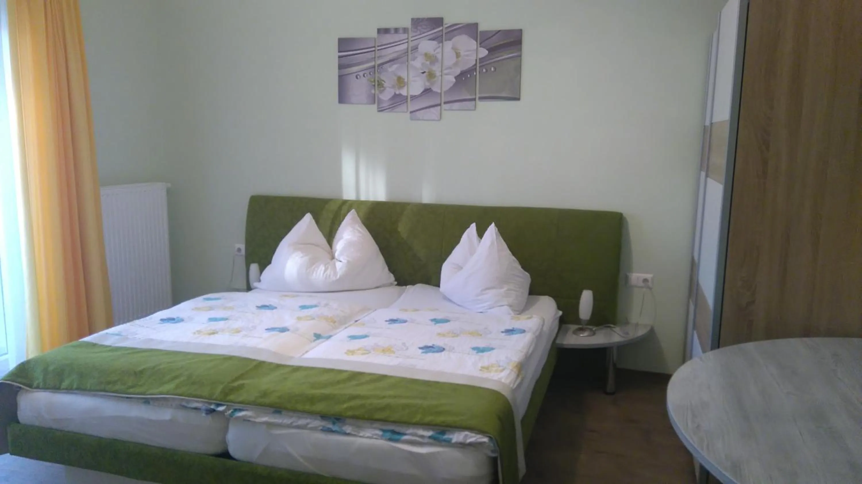 Bed in Gasthof zum Mohrn