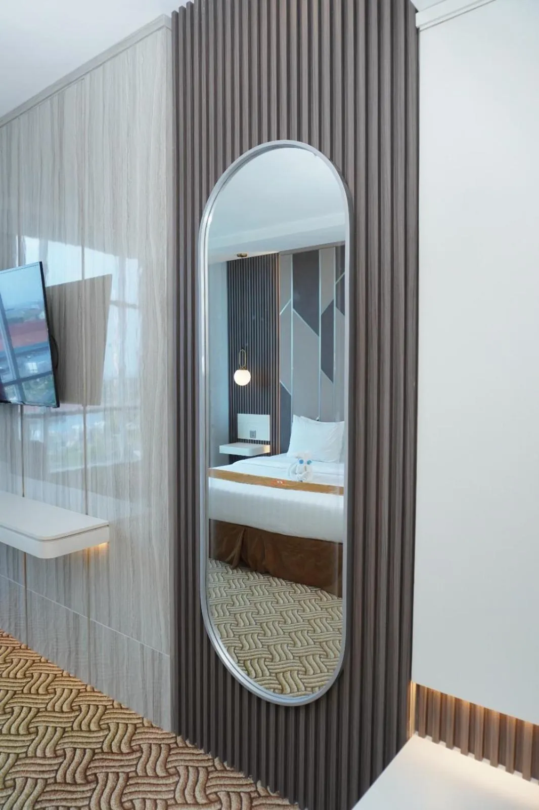 Bedroom, Bed in Cavinton Hotel Malioboro Yogyakarta