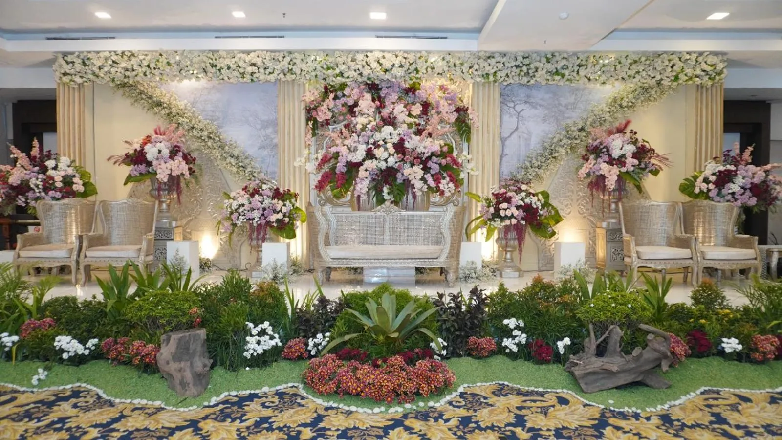 Meeting/conference room in Cavinton Hotel Malioboro Yogyakarta