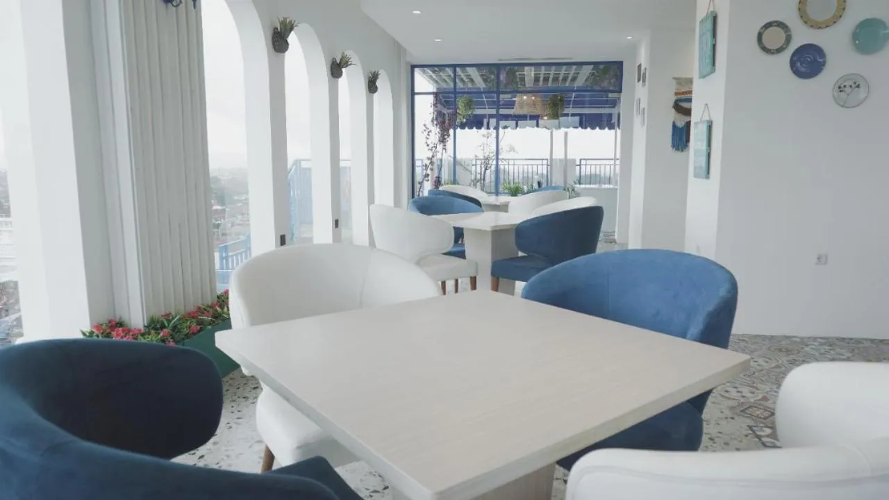 Restaurant/places to eat in Cavinton Hotel Malioboro Yogyakarta