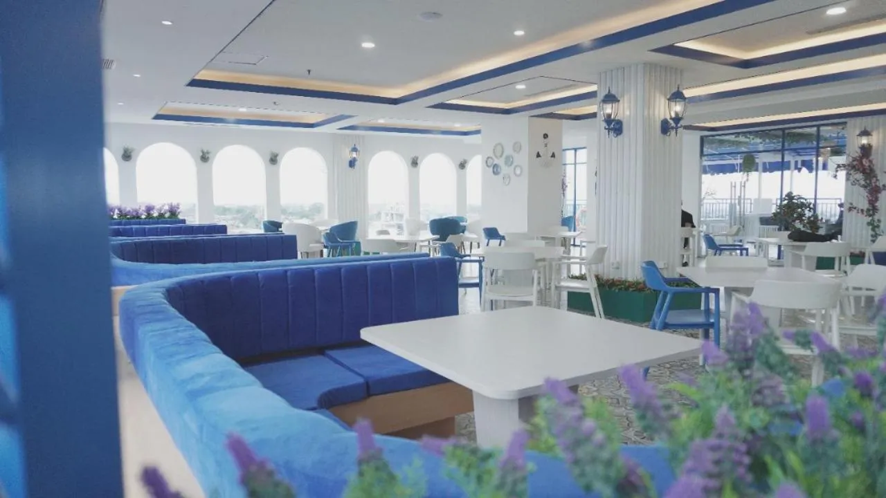 Restaurant/places to eat in Cavinton Hotel Malioboro Yogyakarta