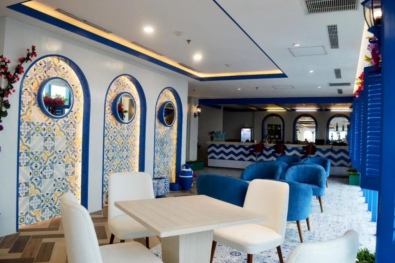 Restaurant/places to eat in Cavinton Hotel Malioboro Yogyakarta