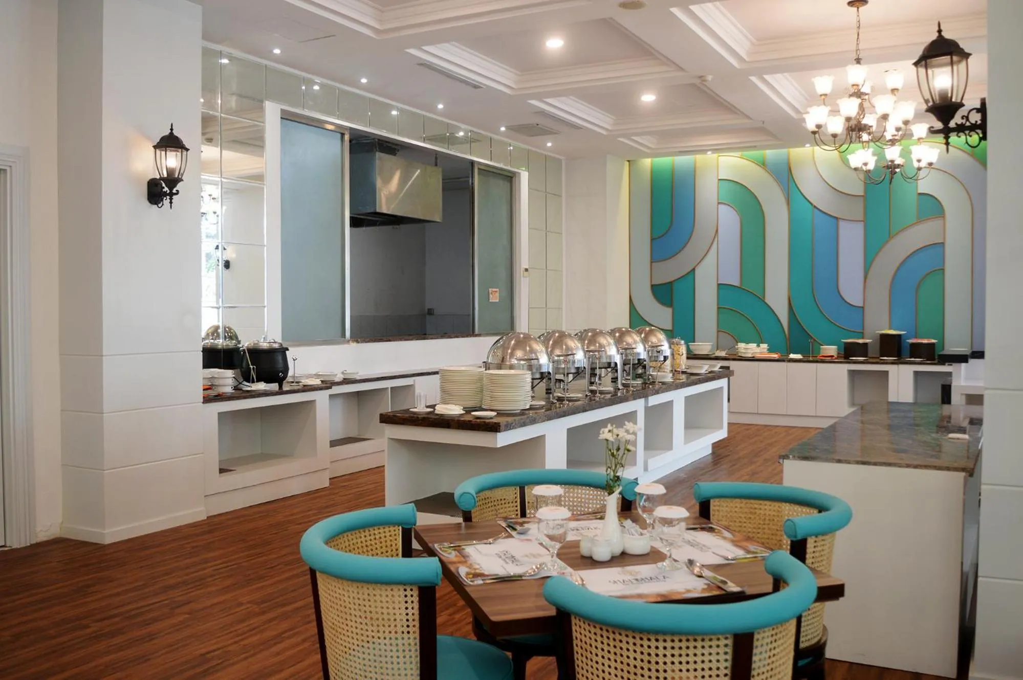 Restaurant/places to eat in Cavinton Hotel Malioboro Yogyakarta