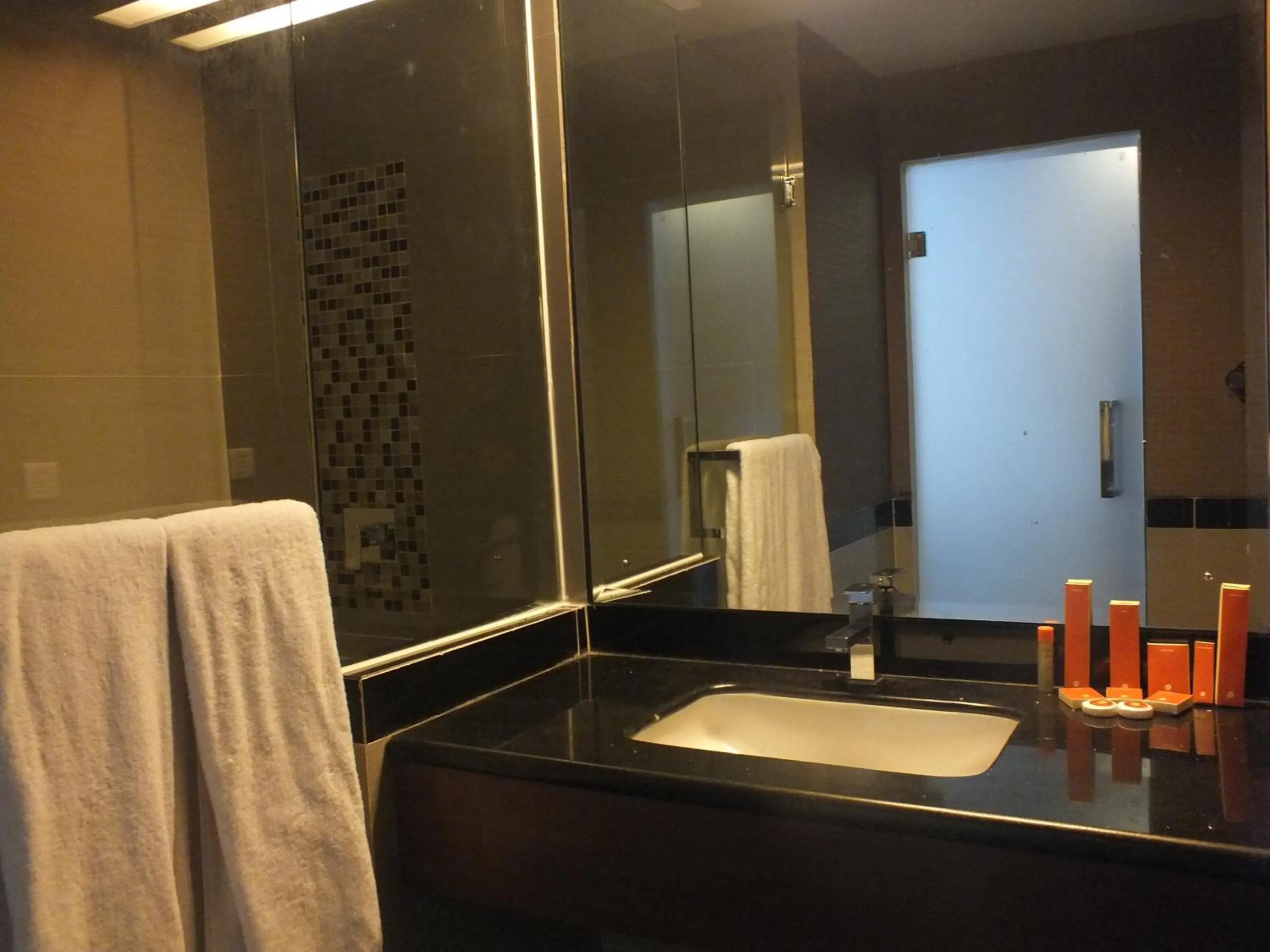 Toilet in Cavinton Hotel Malioboro Yogyakarta