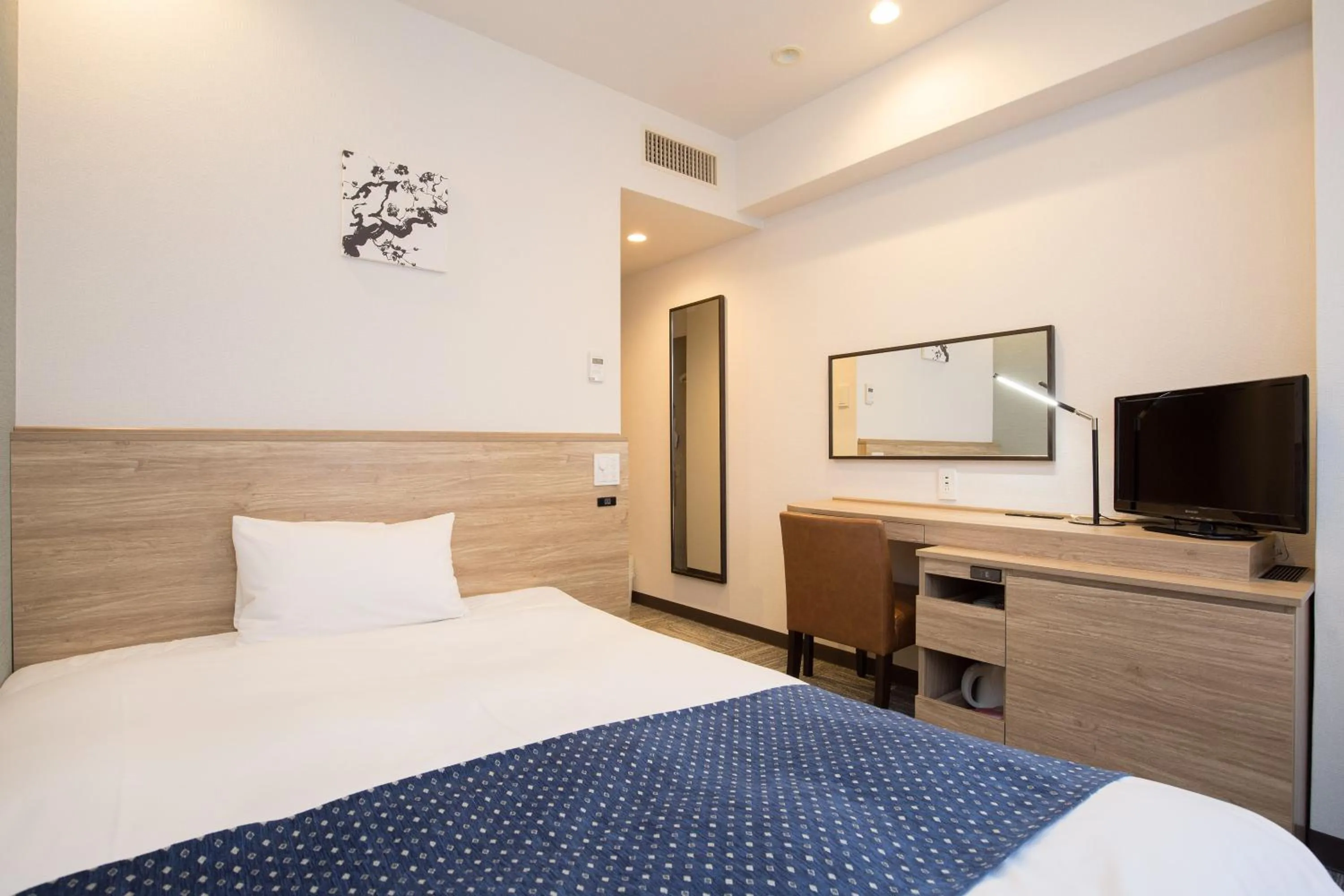 Photo of the whole room in Nest Hotel Osaka Shinsaibashi