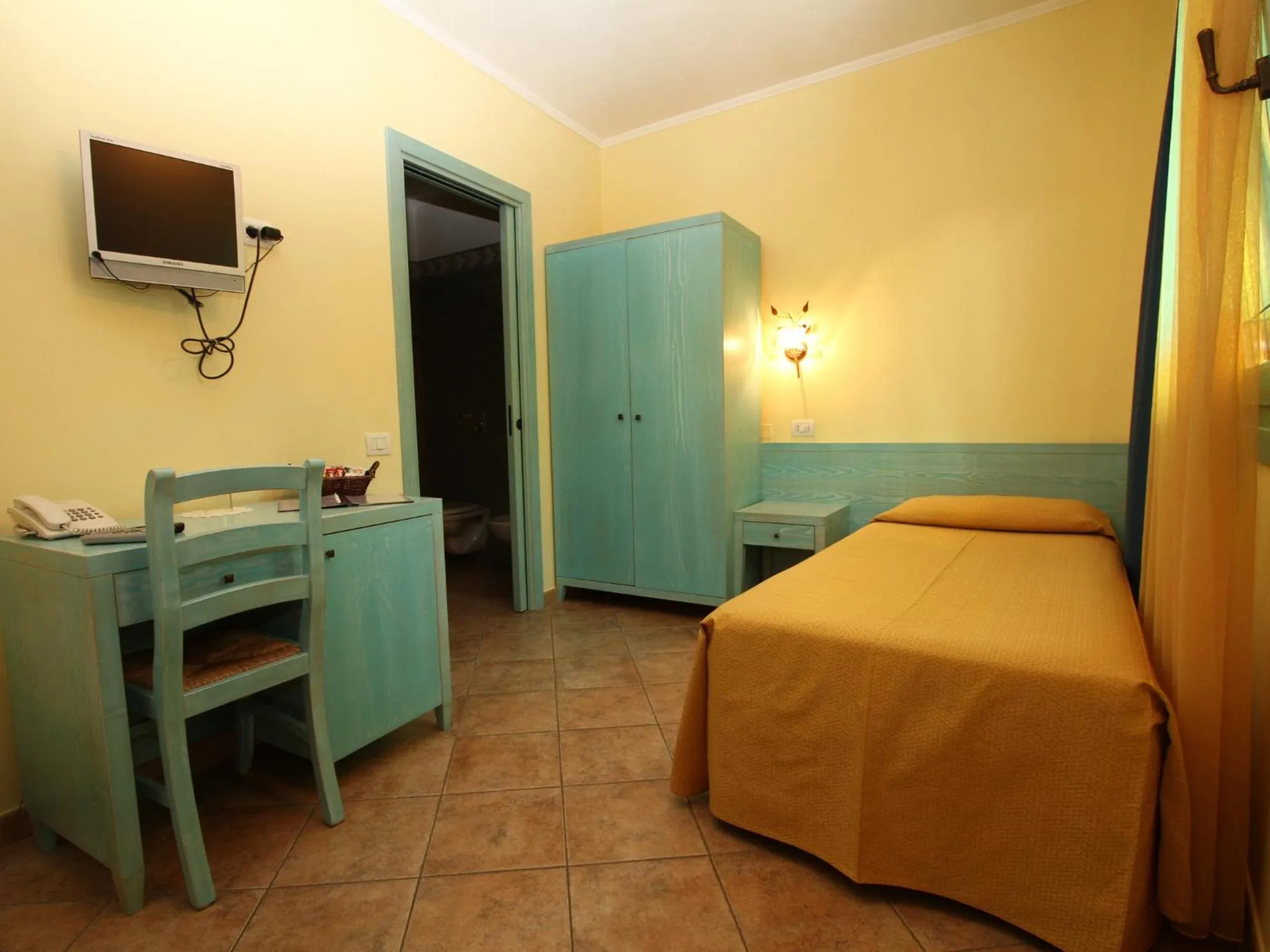 Photo of the whole room in Hotel Del Corso