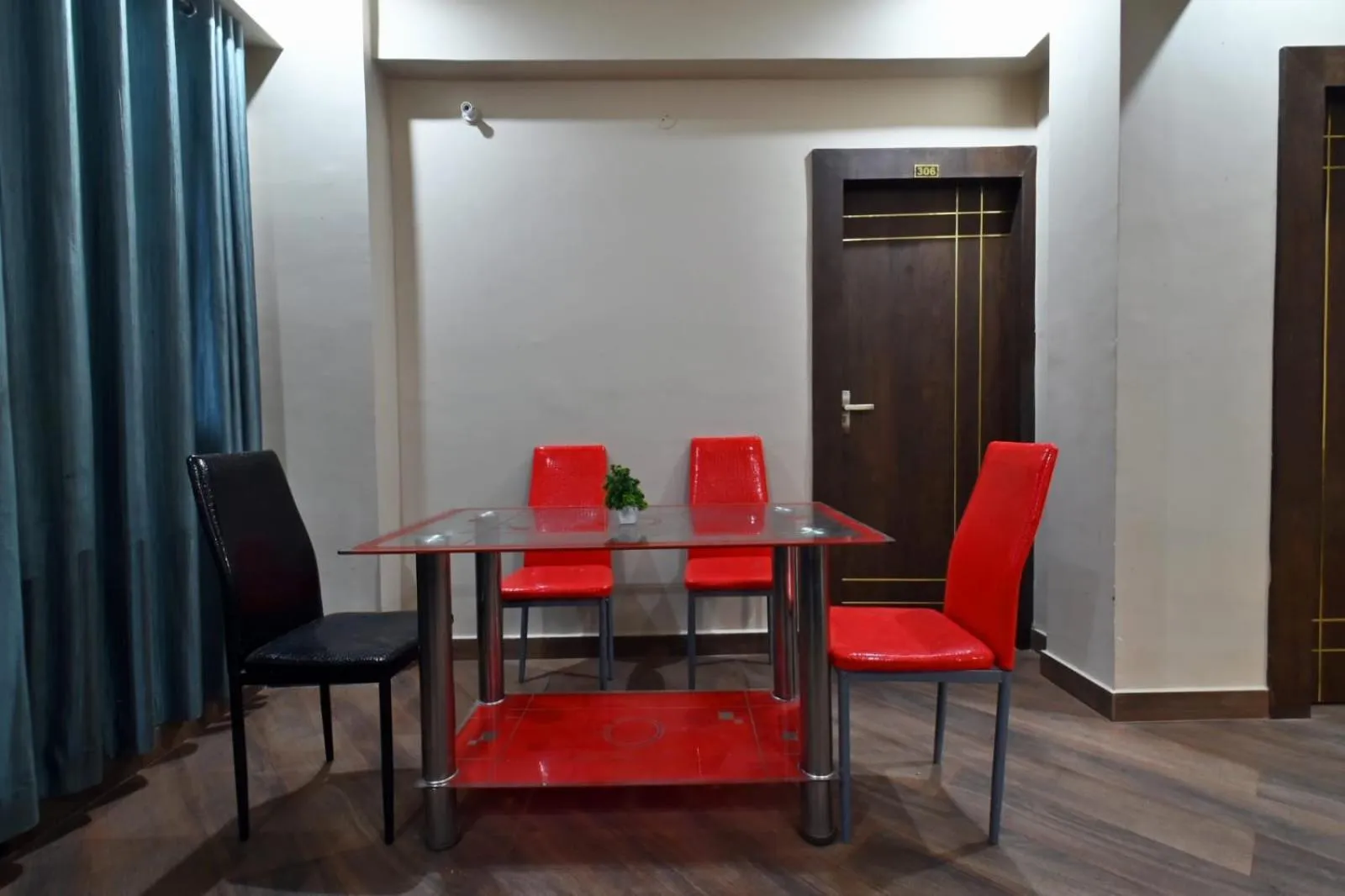 Dining area in Hotel Lilac Doors