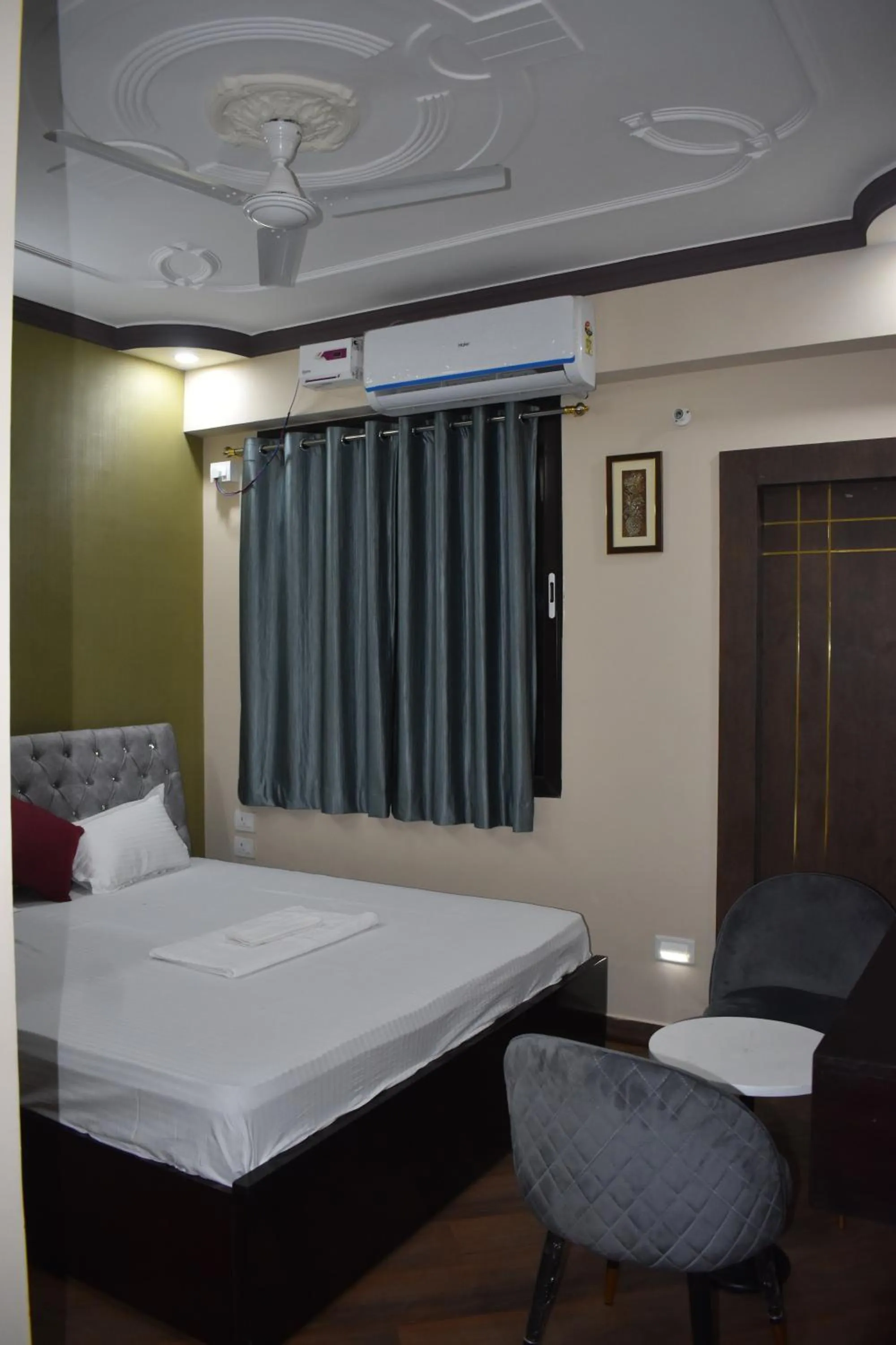 Photo of the whole room in Hotel Lilac Doors