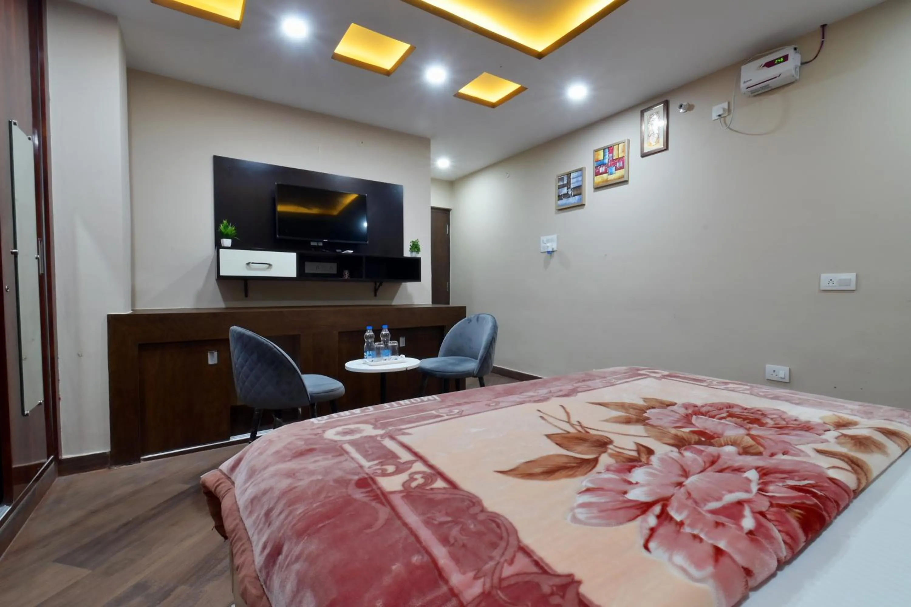 Bedroom in Hotel Lilac Doors