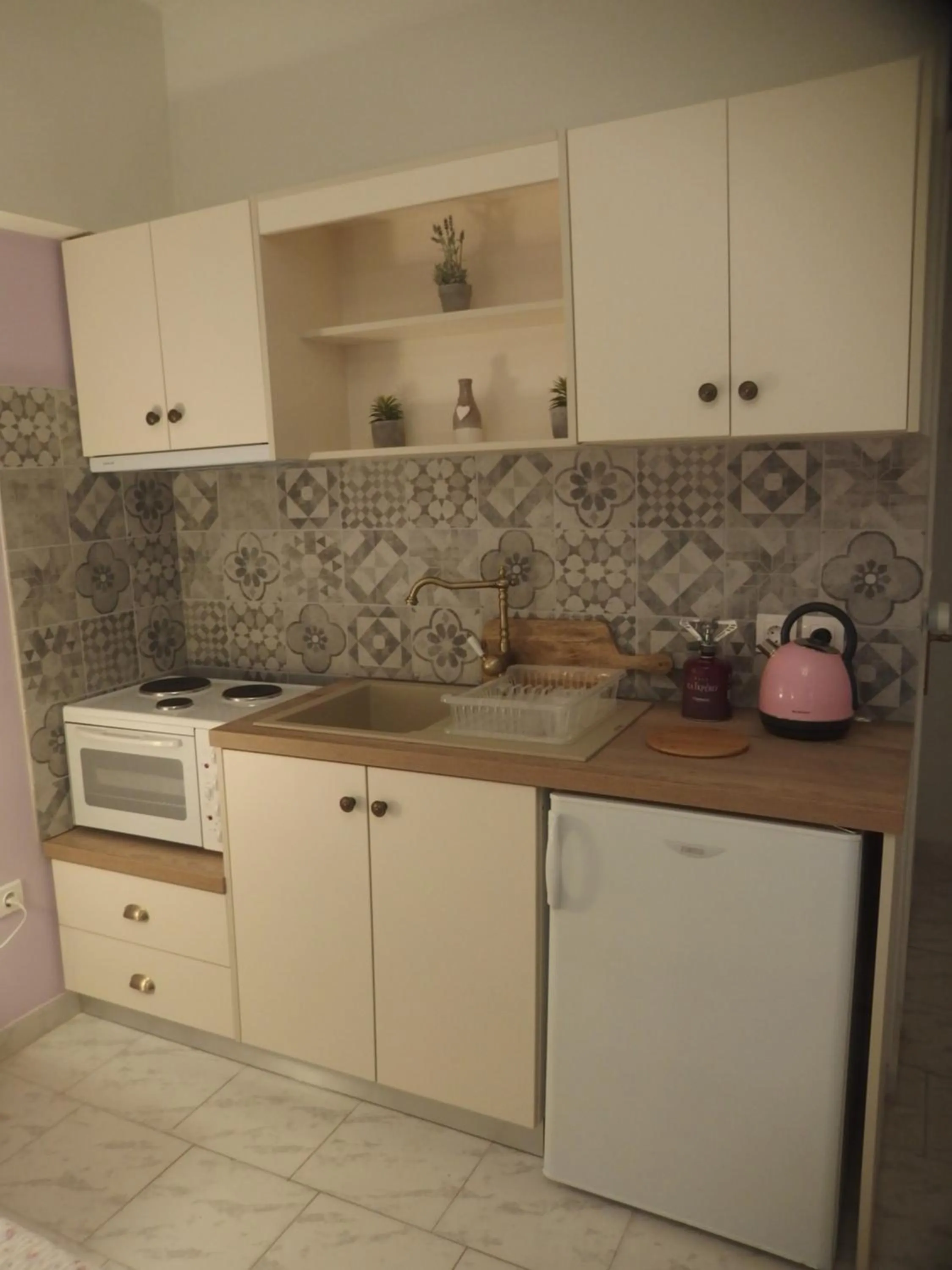 Kitchen or kitchenette in Christos Studios