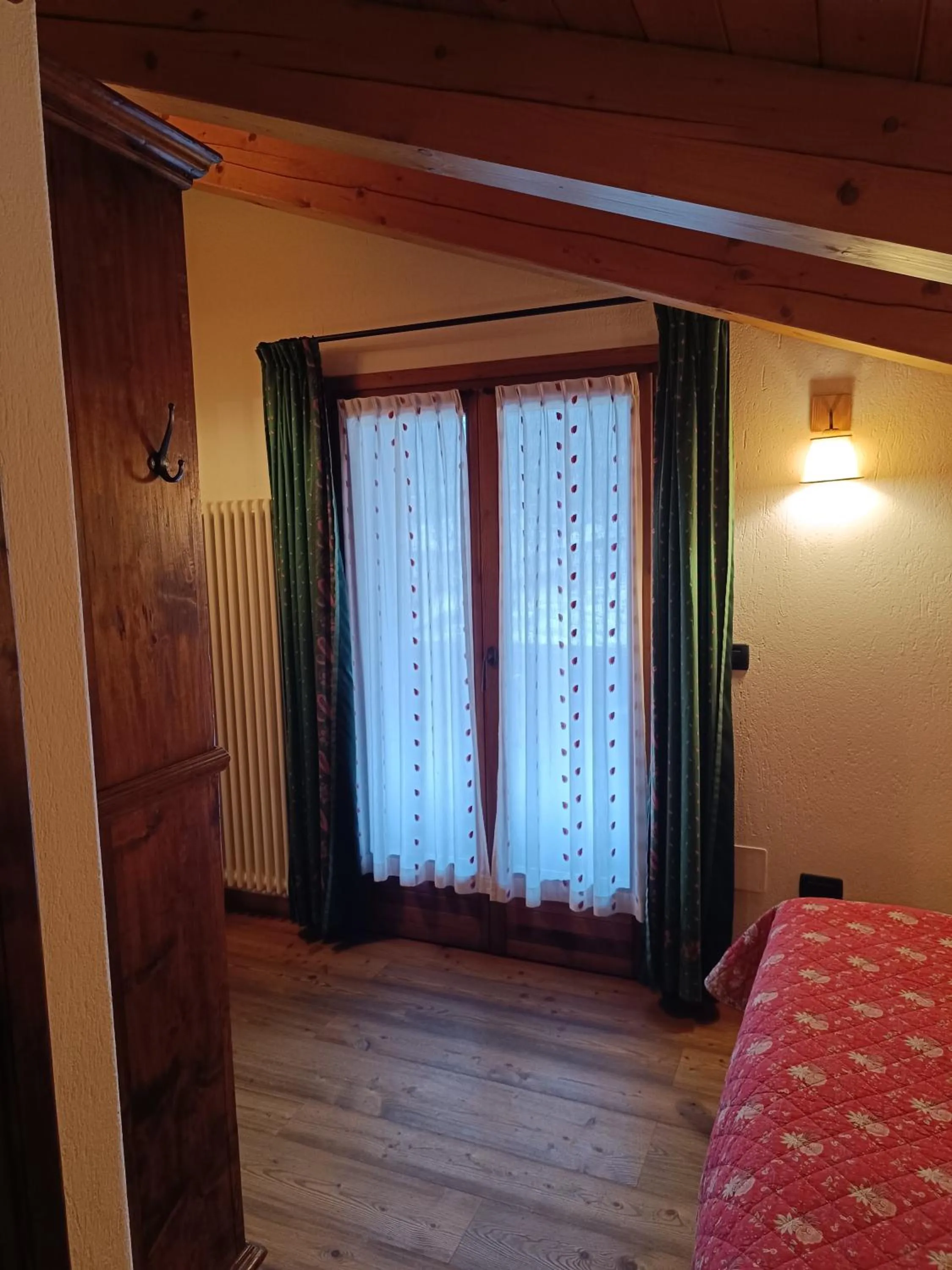 Balcony/Terrace, Bed in Hotel Lo Campagnar