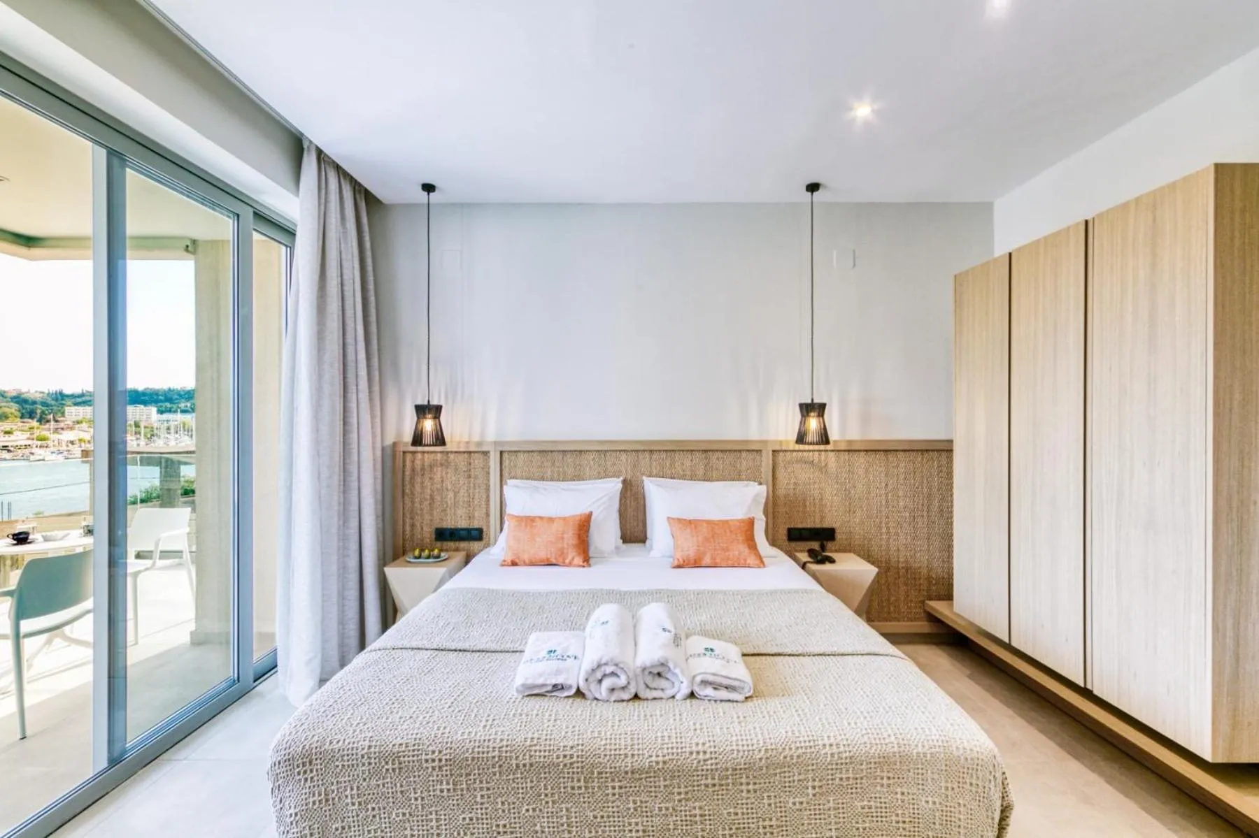 Bedroom, Bed in Hidden Cove Corfu