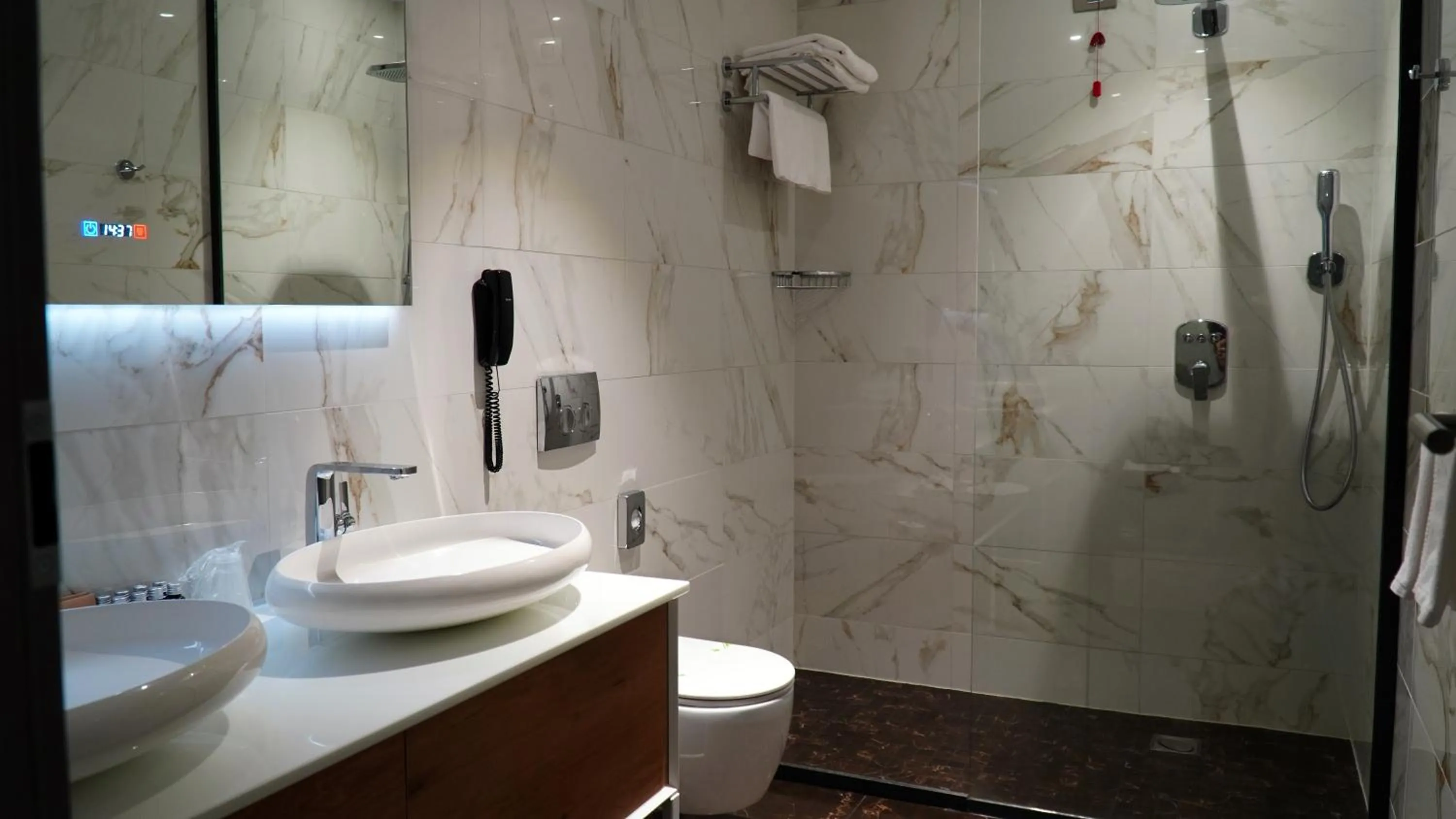 Shower in Aniroc Signature Hotel