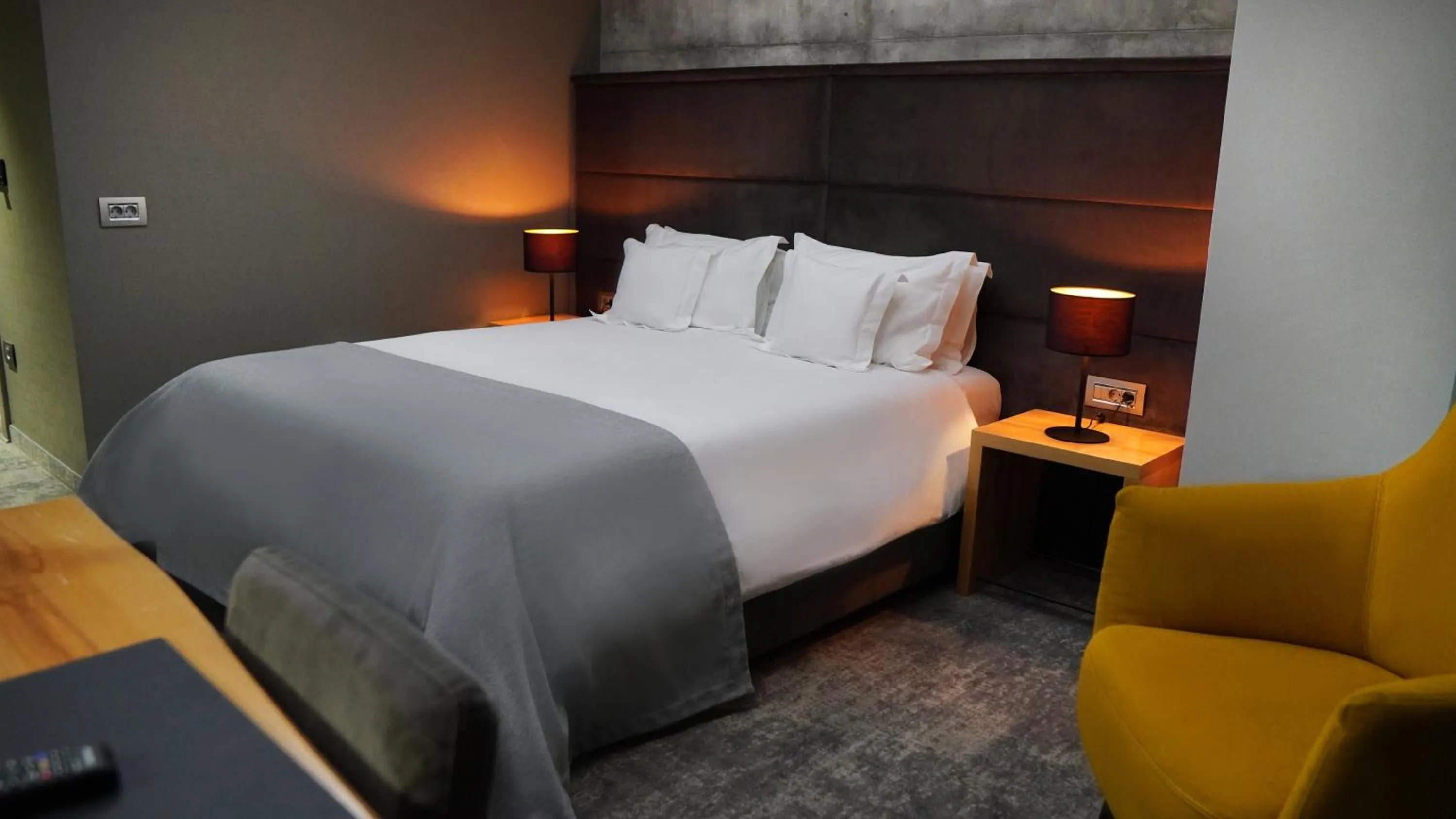 Bedroom, Bed in Aniroc Signature Hotel