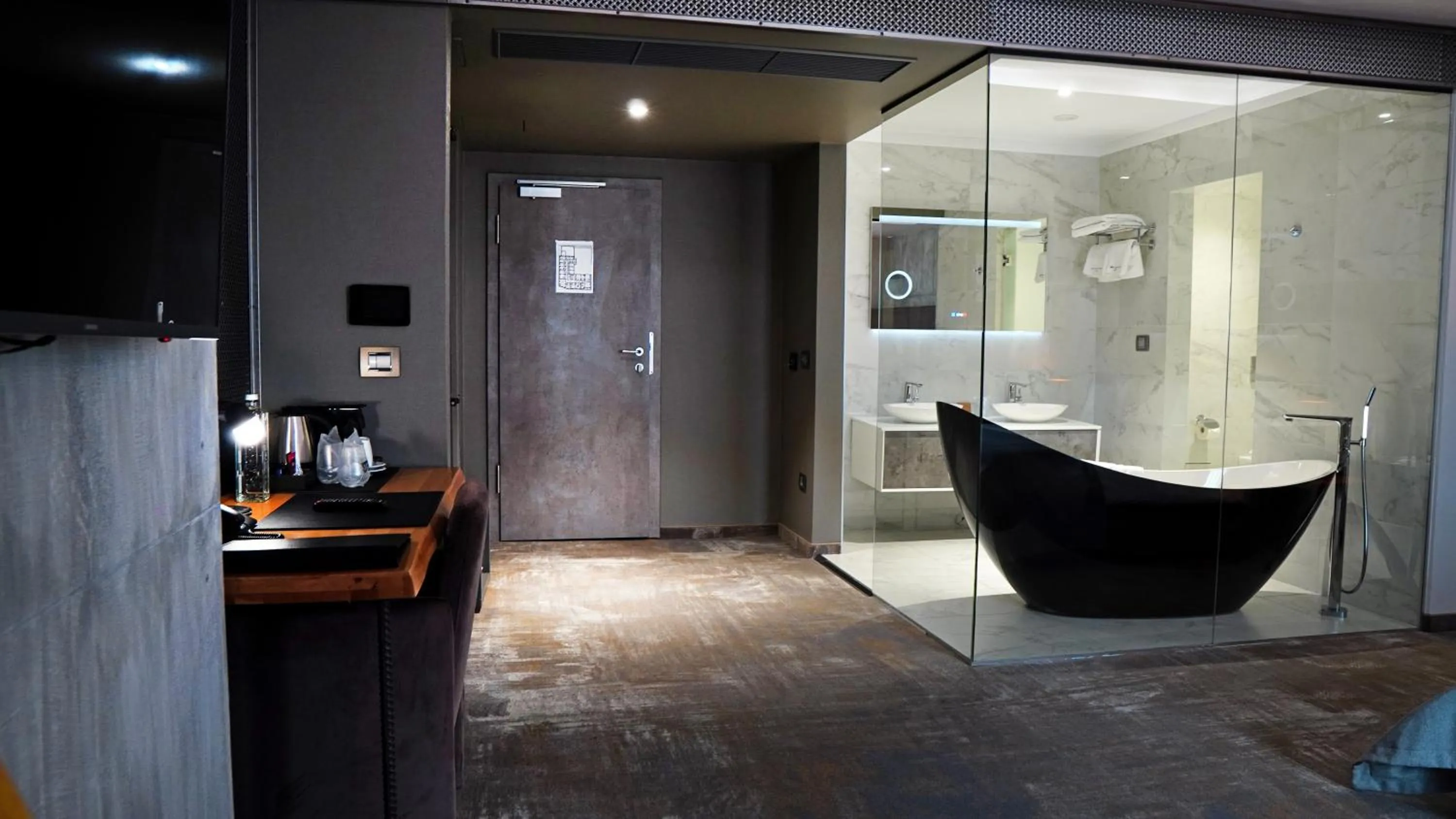 Bath in Aniroc Signature Hotel