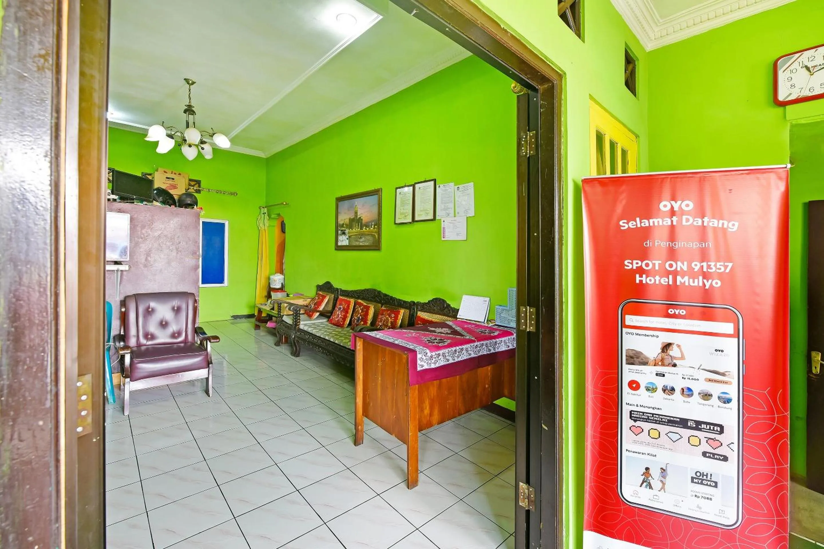 Lobby or reception in SPOT ON 91357 Hotel Mulyo