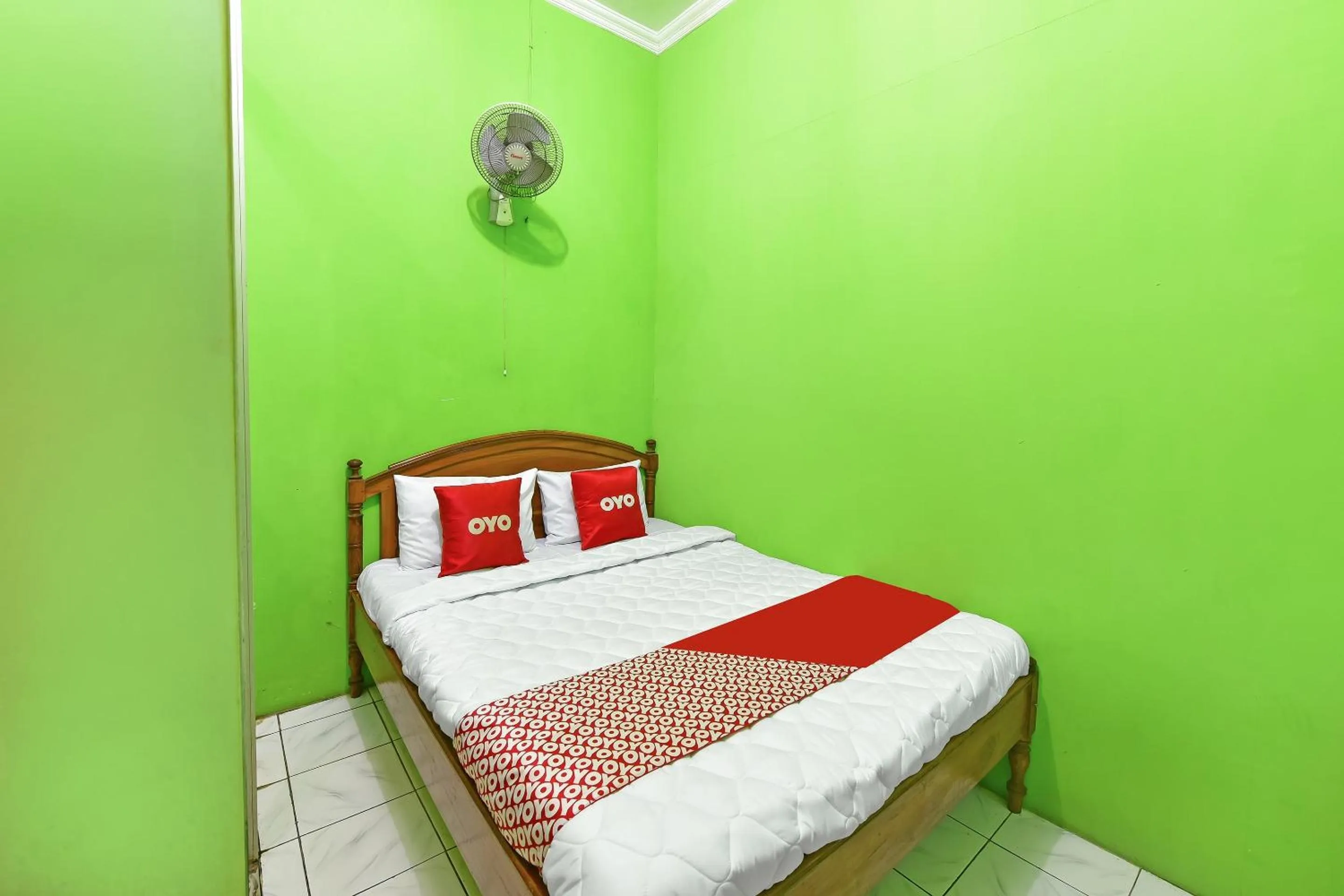 Bedroom, Bed in SPOT ON 91357 Hotel Mulyo