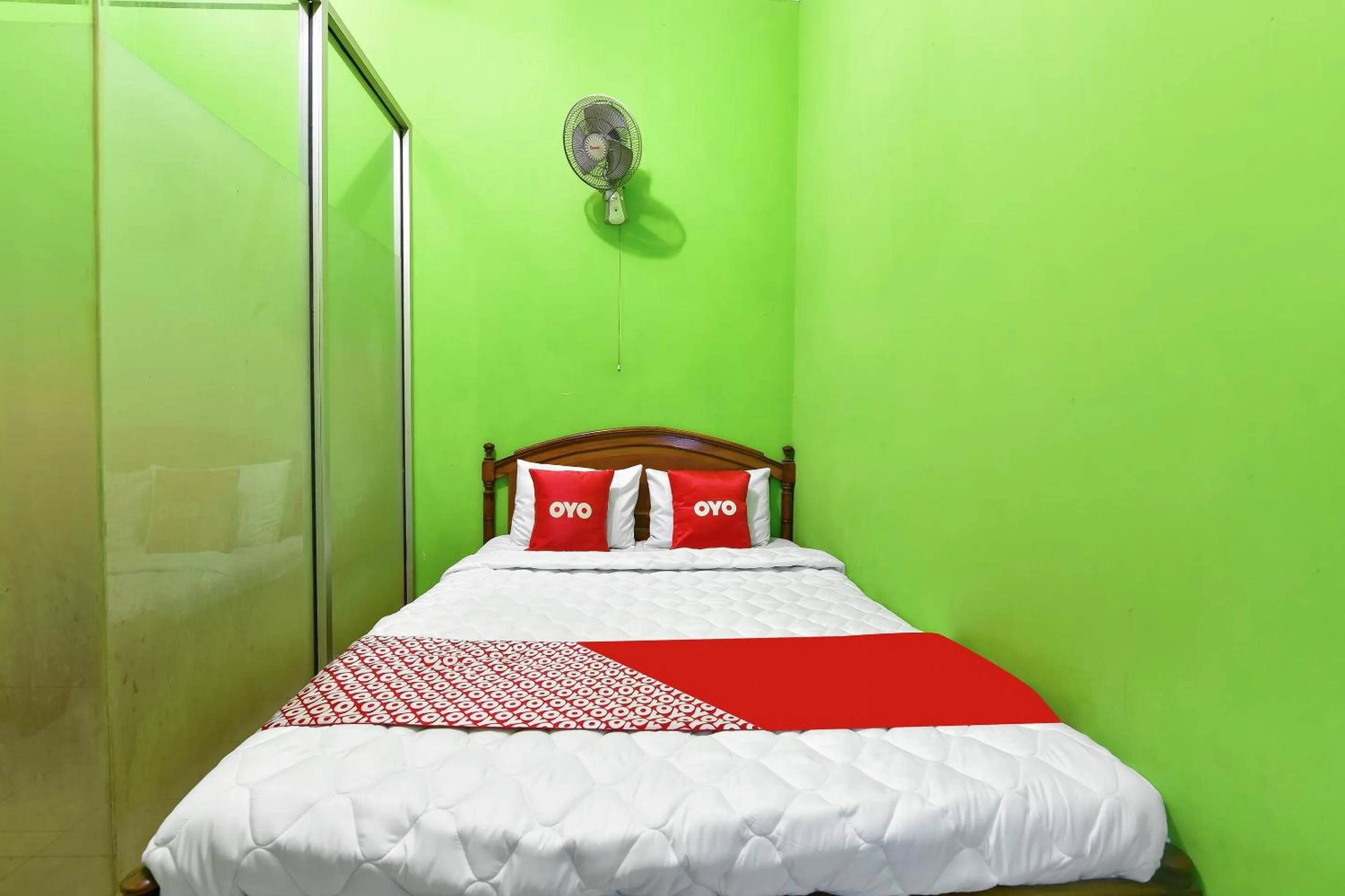 Bedroom, Bed in SPOT ON 91357 Hotel Mulyo