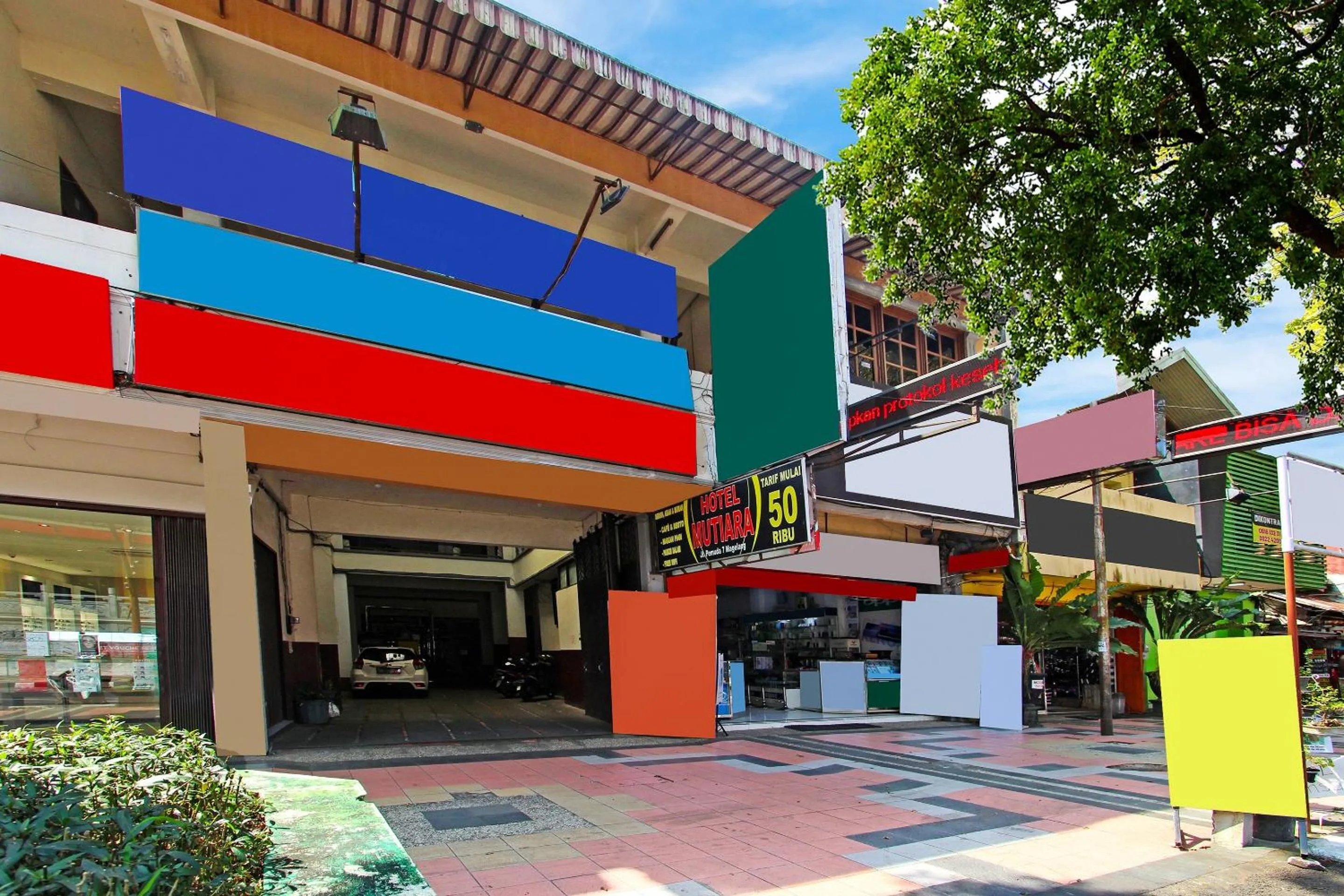 Facade/entrance in Hotel O Mutiara