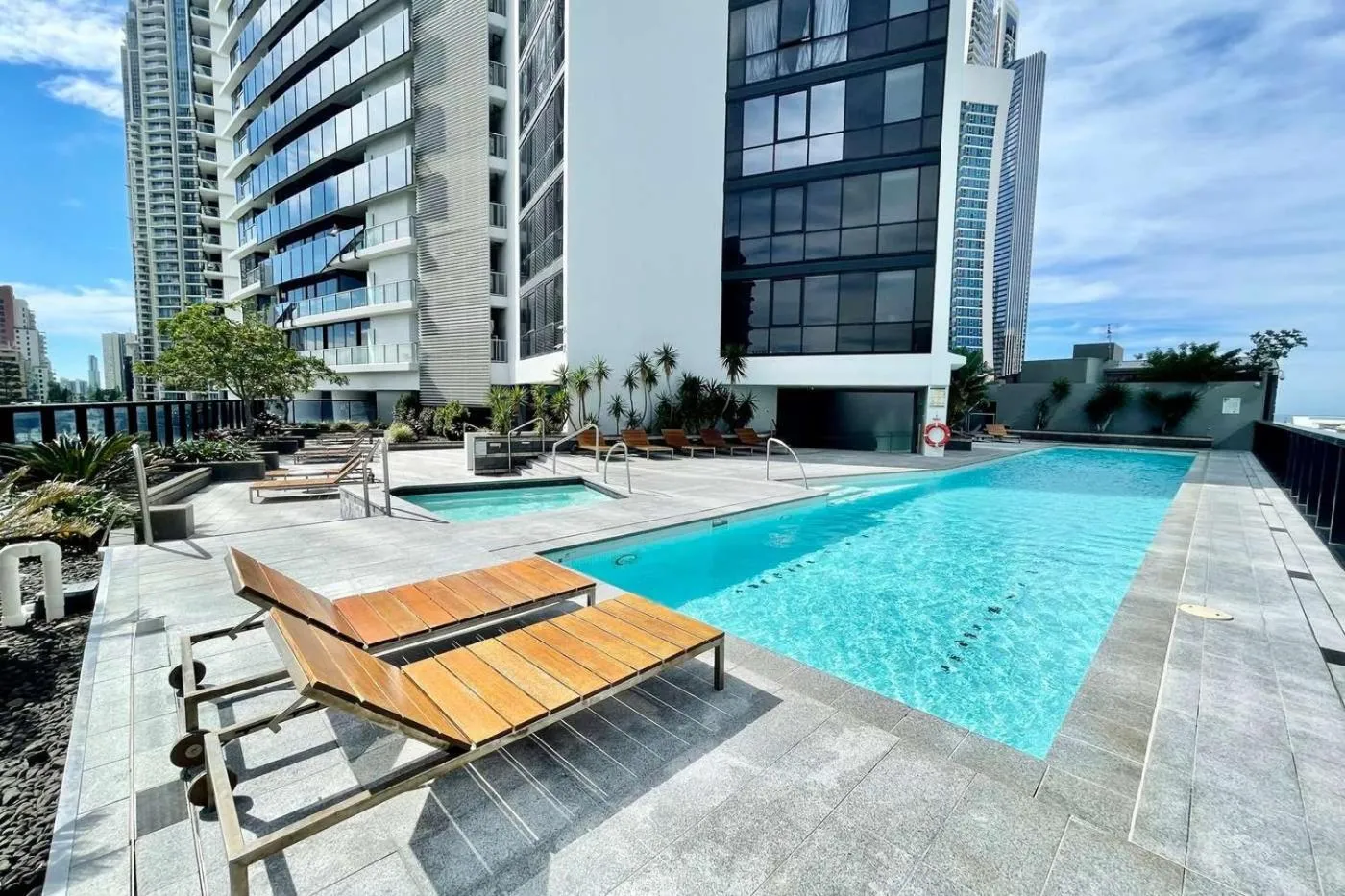 Swimming pool in Circle on Cavill FREE parking