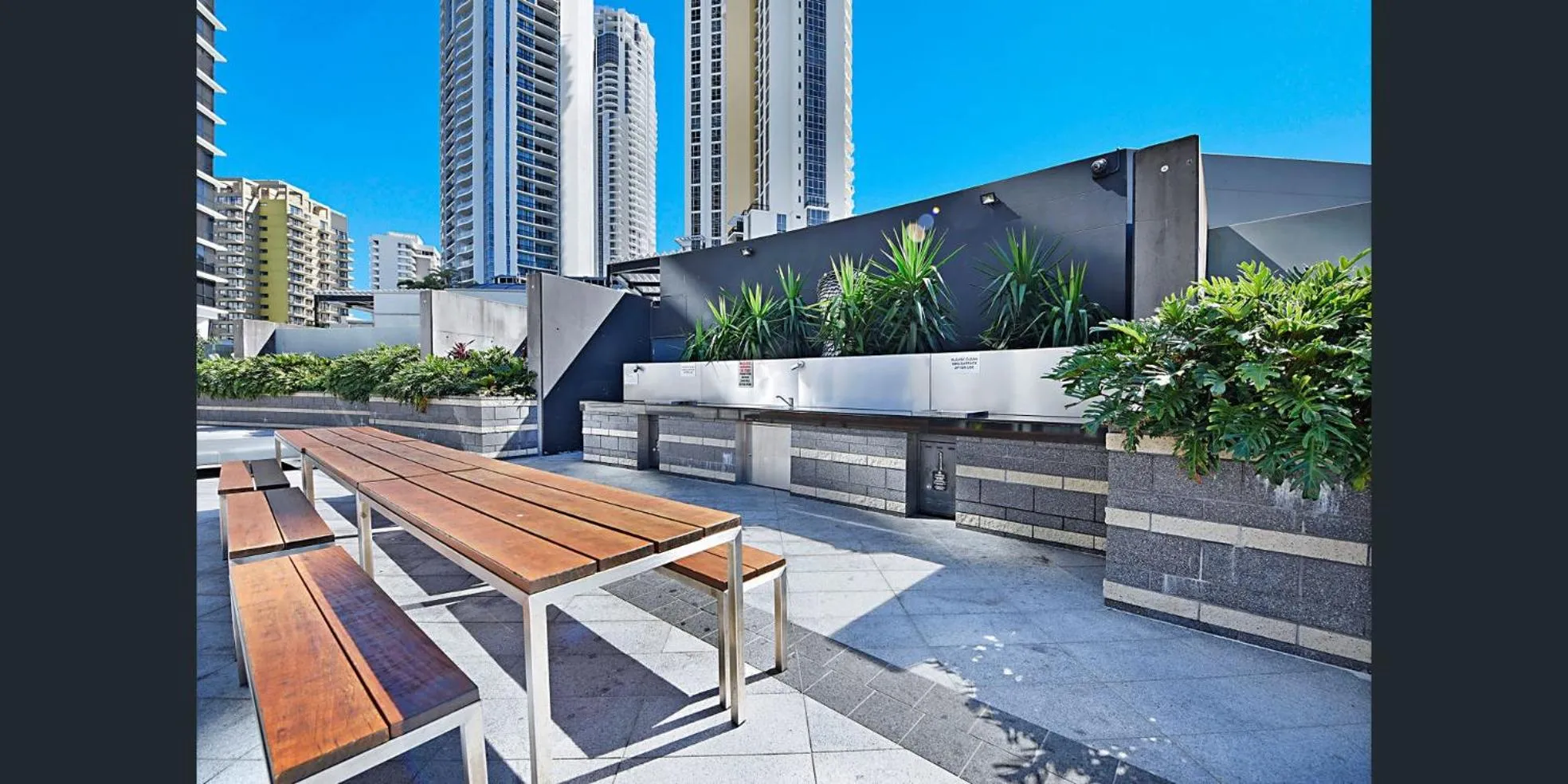 BBQ facilities in Circle on Cavill FREE parking