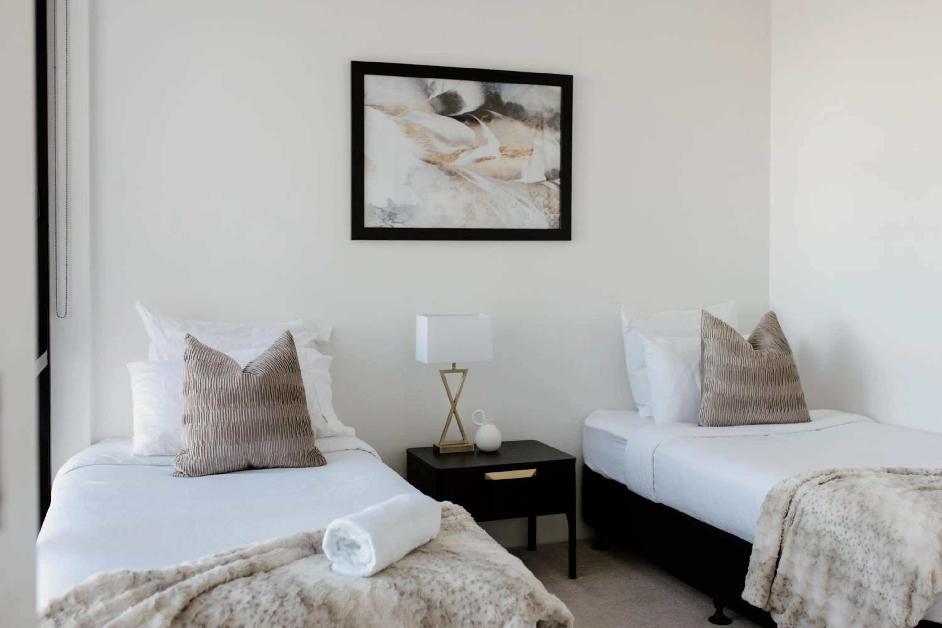 Bedroom, Bed in Circle on Cavill FREE parking