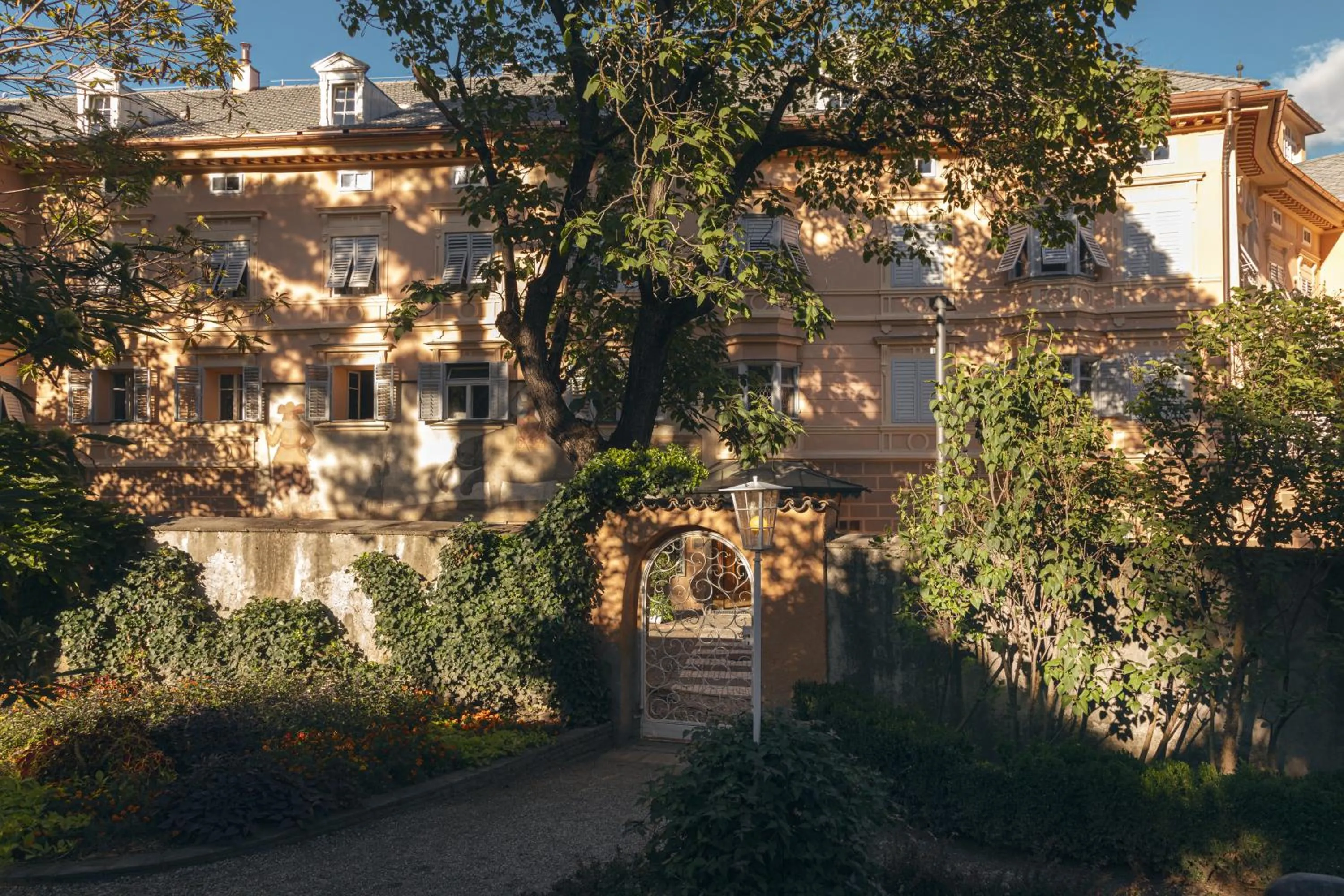 Property building in Hotel Elephant