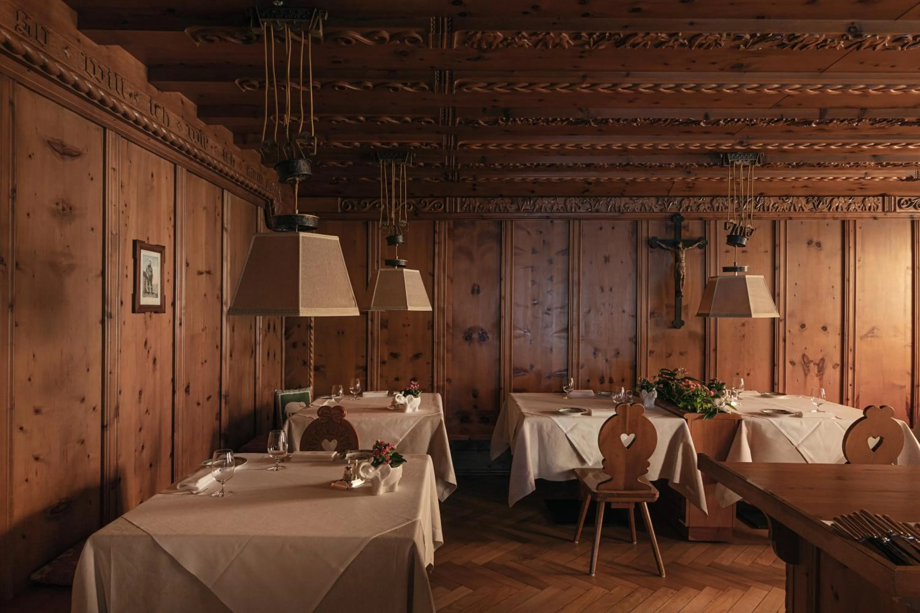 Restaurant/places to eat in Hotel Elephant