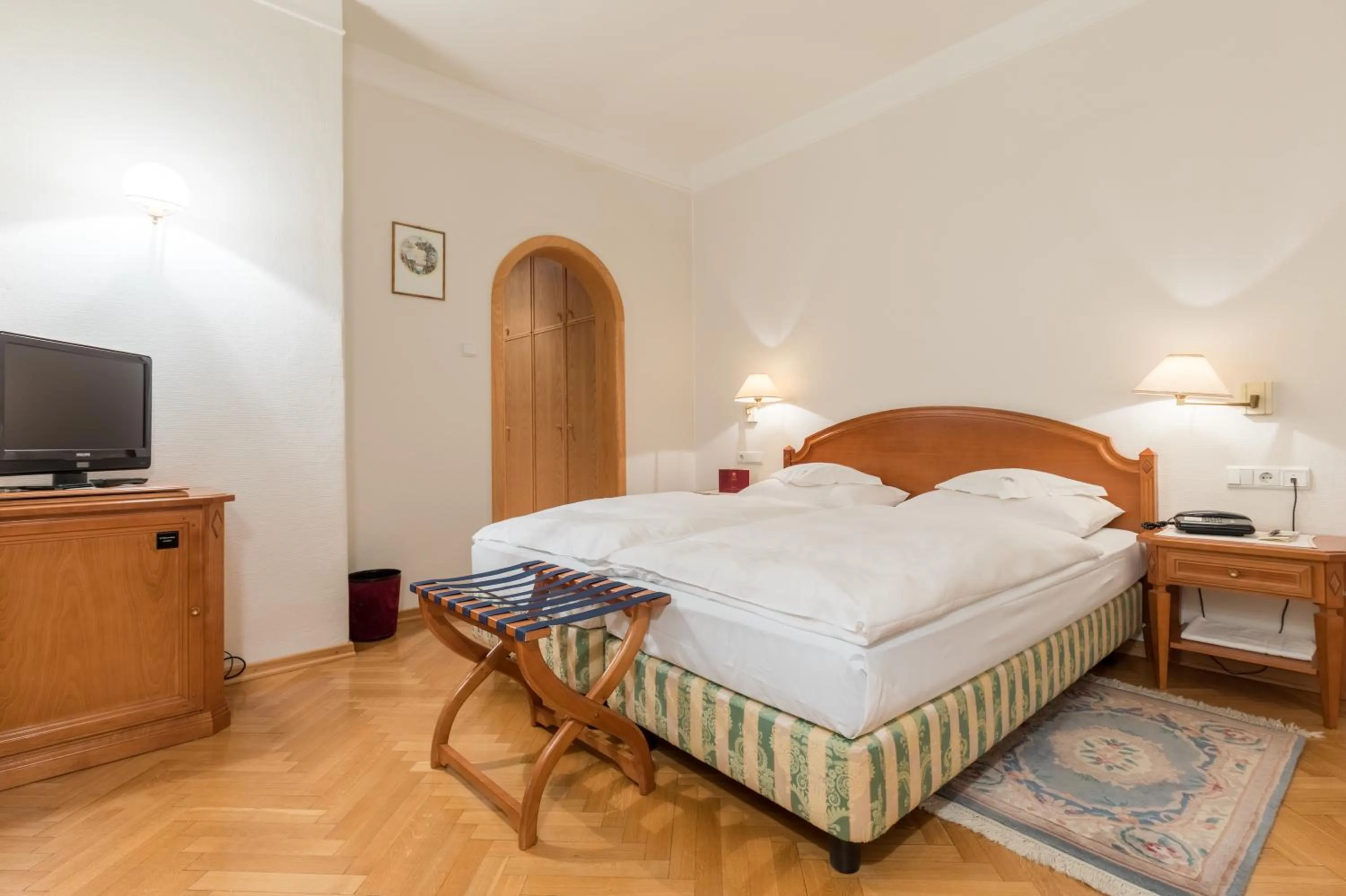 Bed in Hotel Elephant