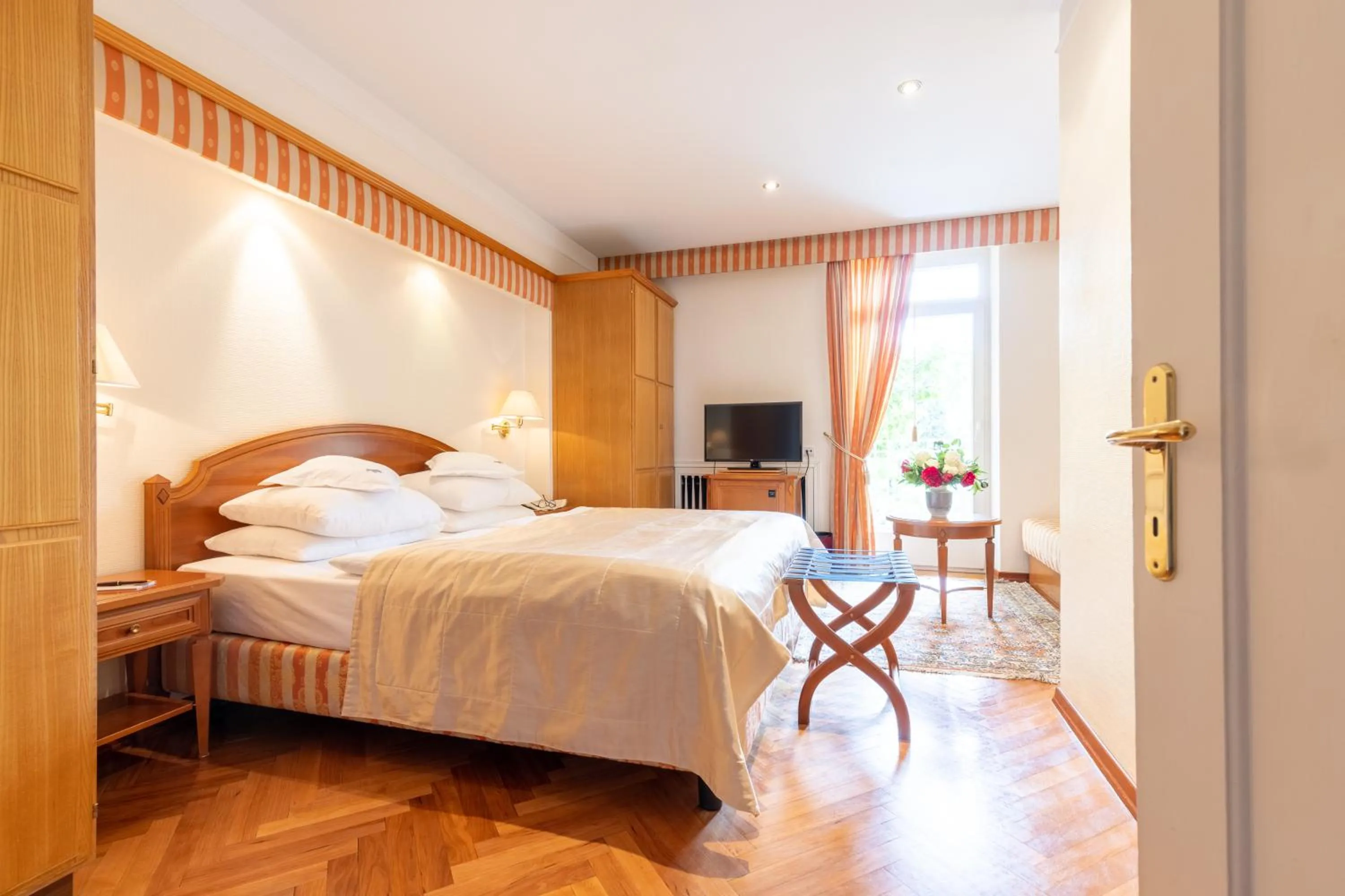 Bed in Hotel Elephant