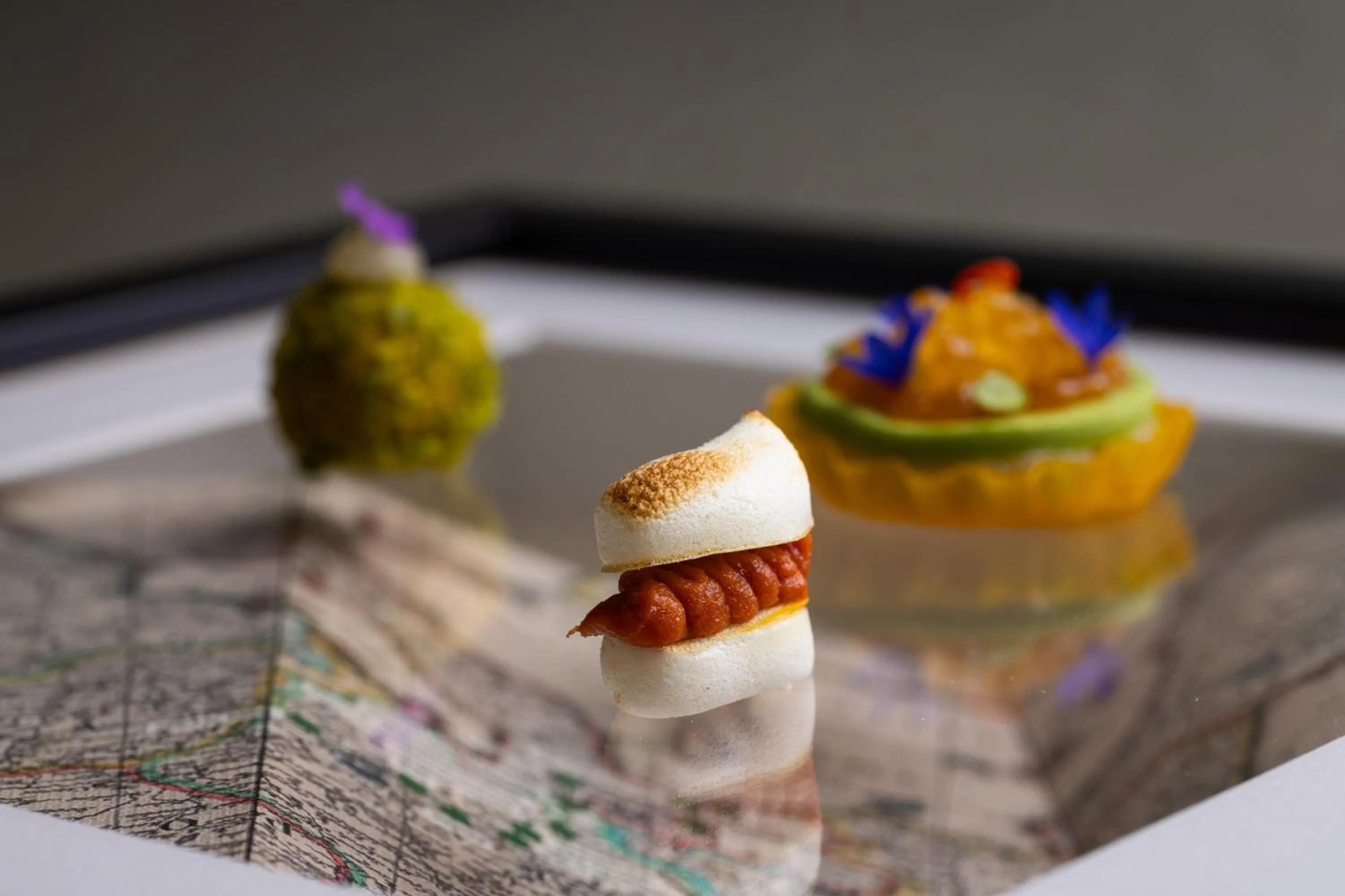 Restaurant/places to eat in Hotel Elephant