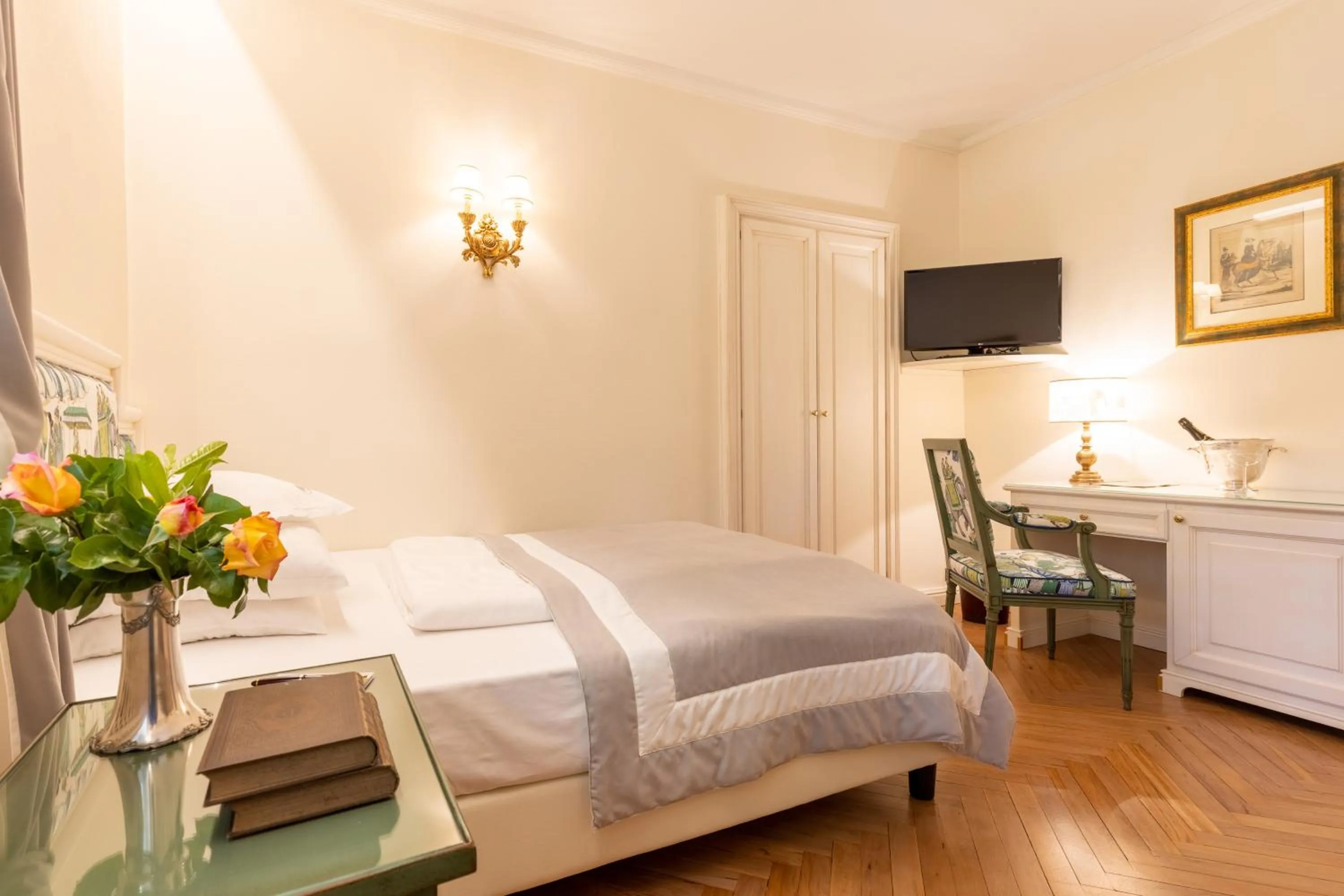 Bed in Hotel Elephant