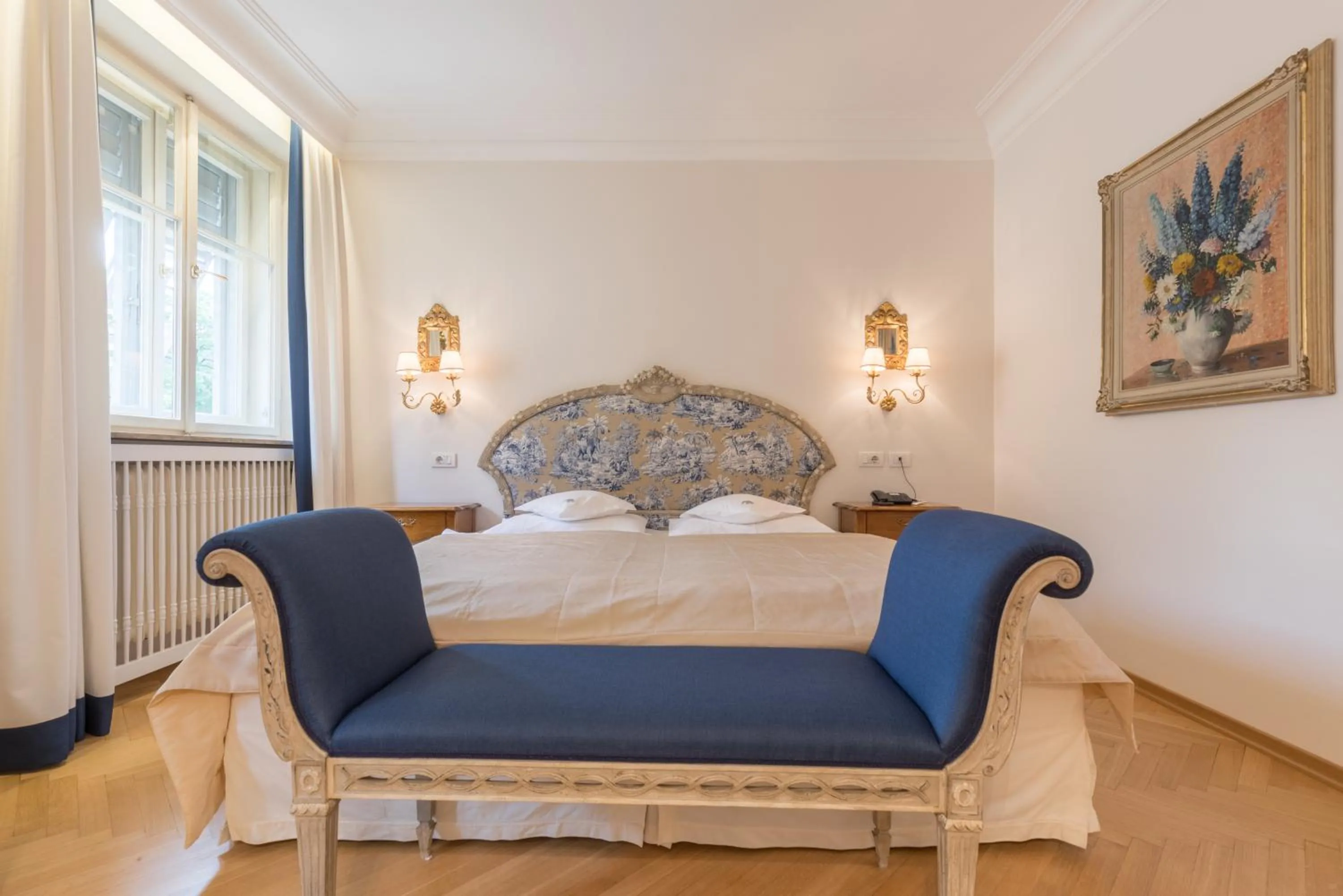 Bed in Hotel Elephant