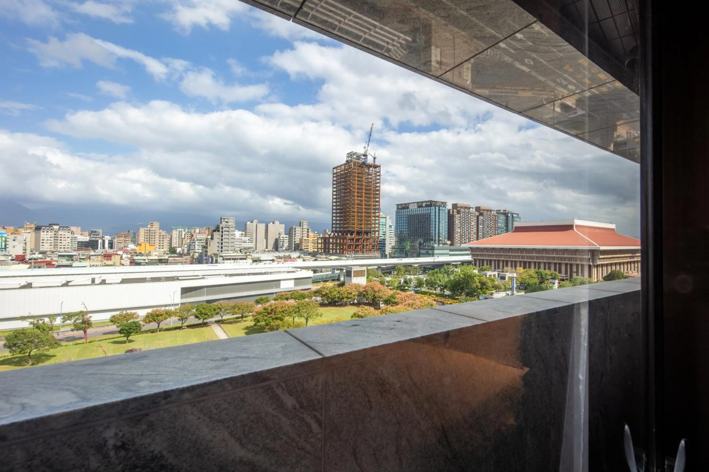 Deluxe Family Room in Roaders Plus Hotel - Theme