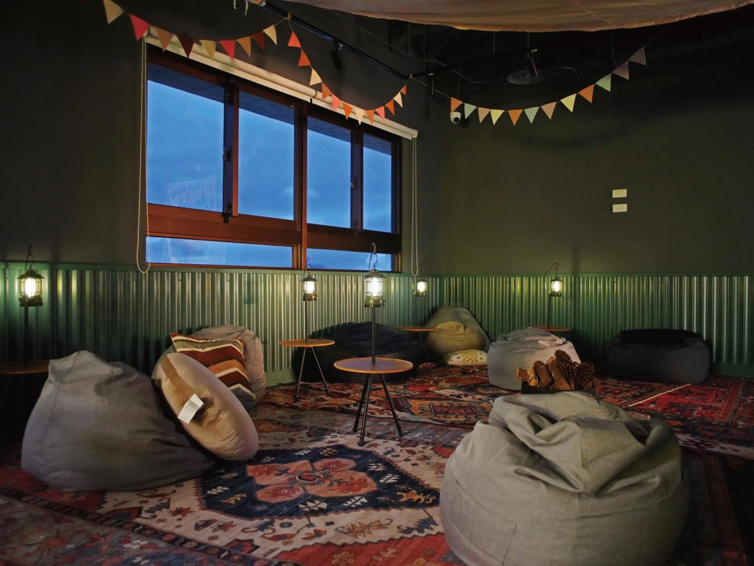 On site in Roaders Plus Hotel - Theme