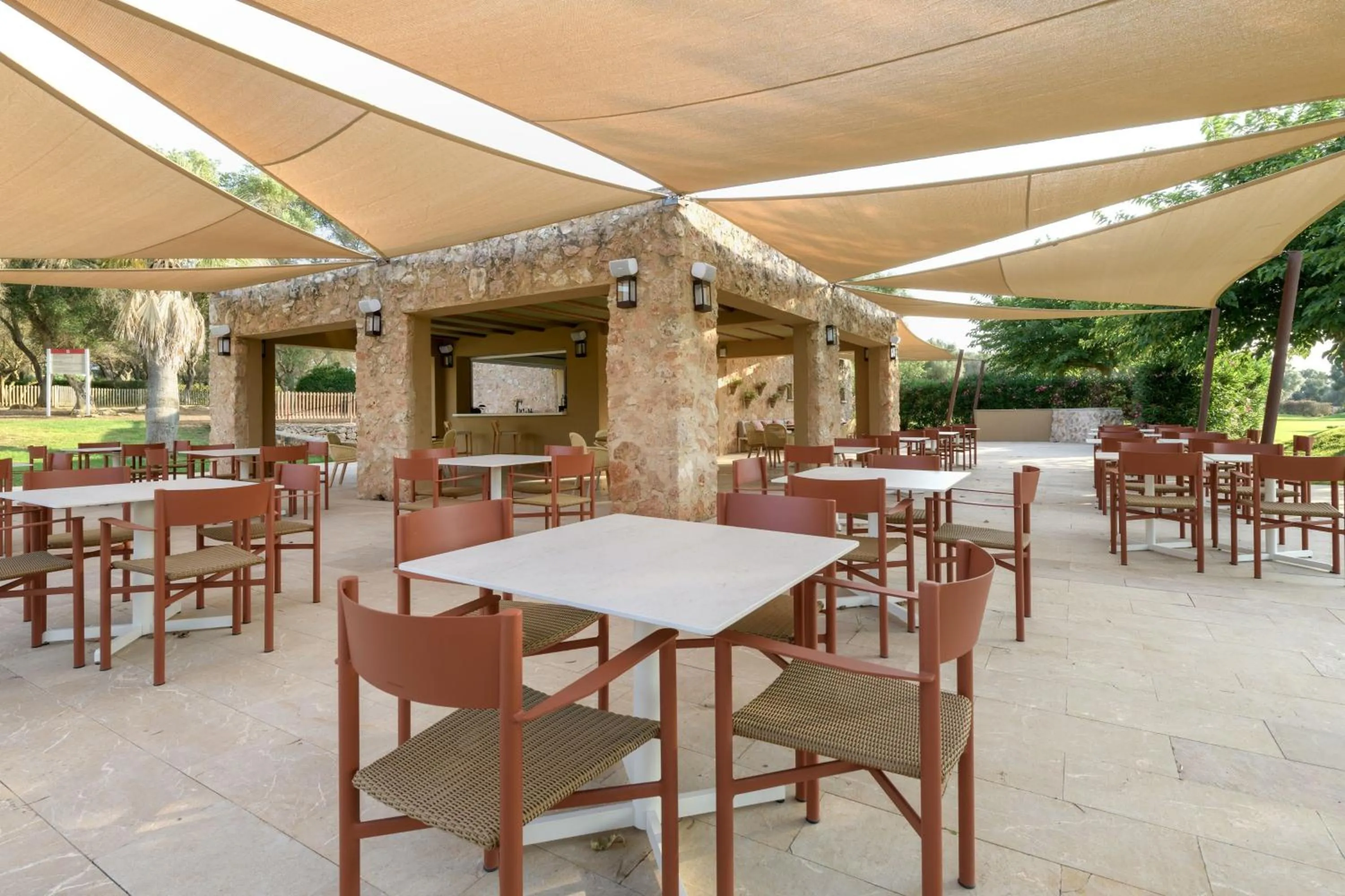 Restaurant/places to eat in Hacienda Son Antem Golf Resort, Autograph Collection