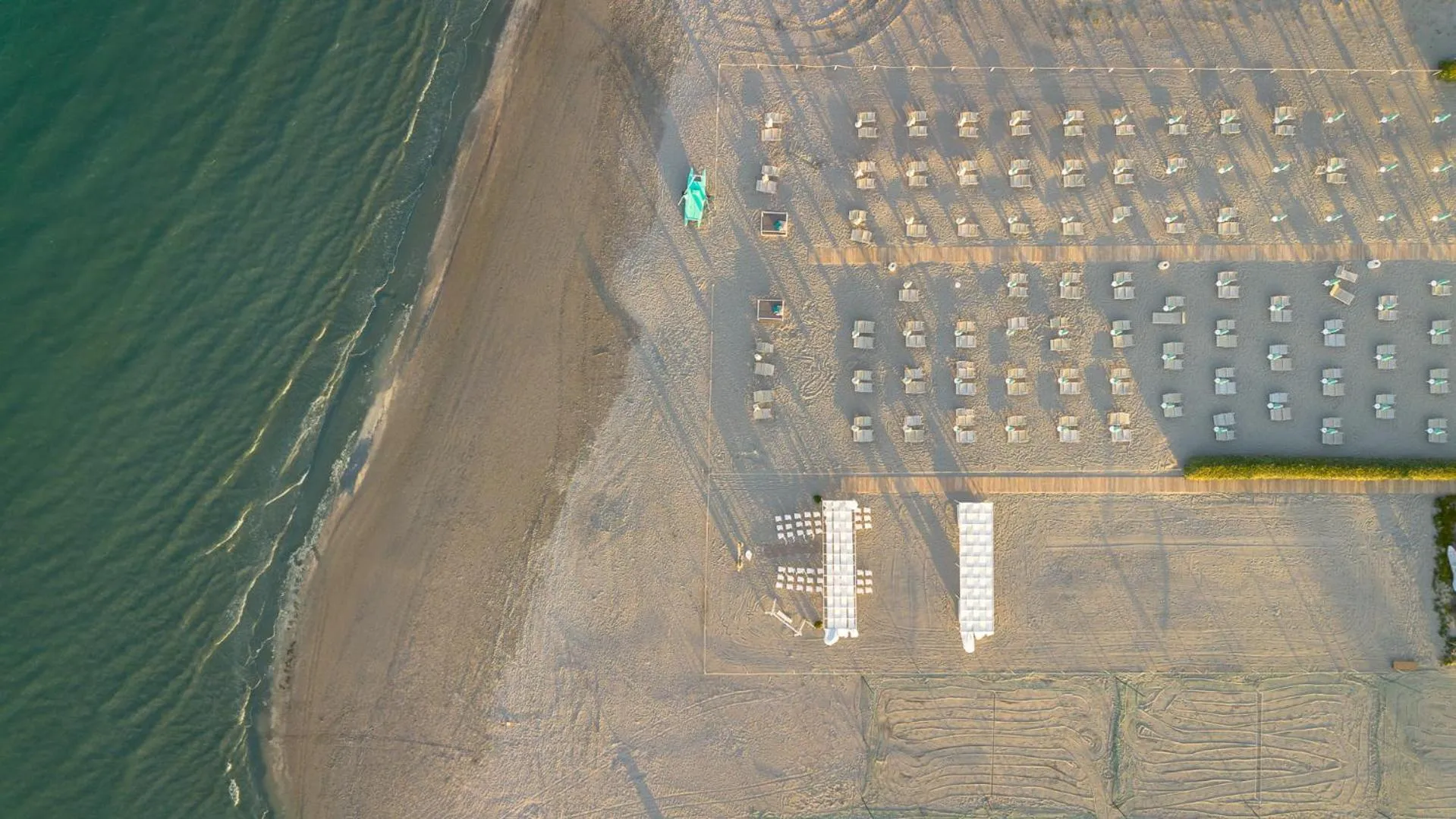 Beach in Blu Suite Resort