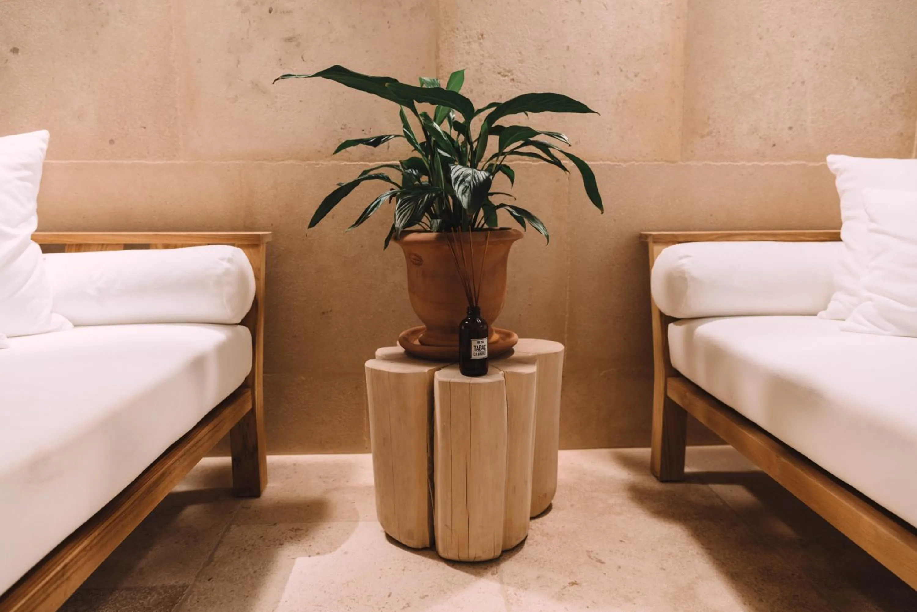 Hot Tub, Bed in Hôtel Hemen