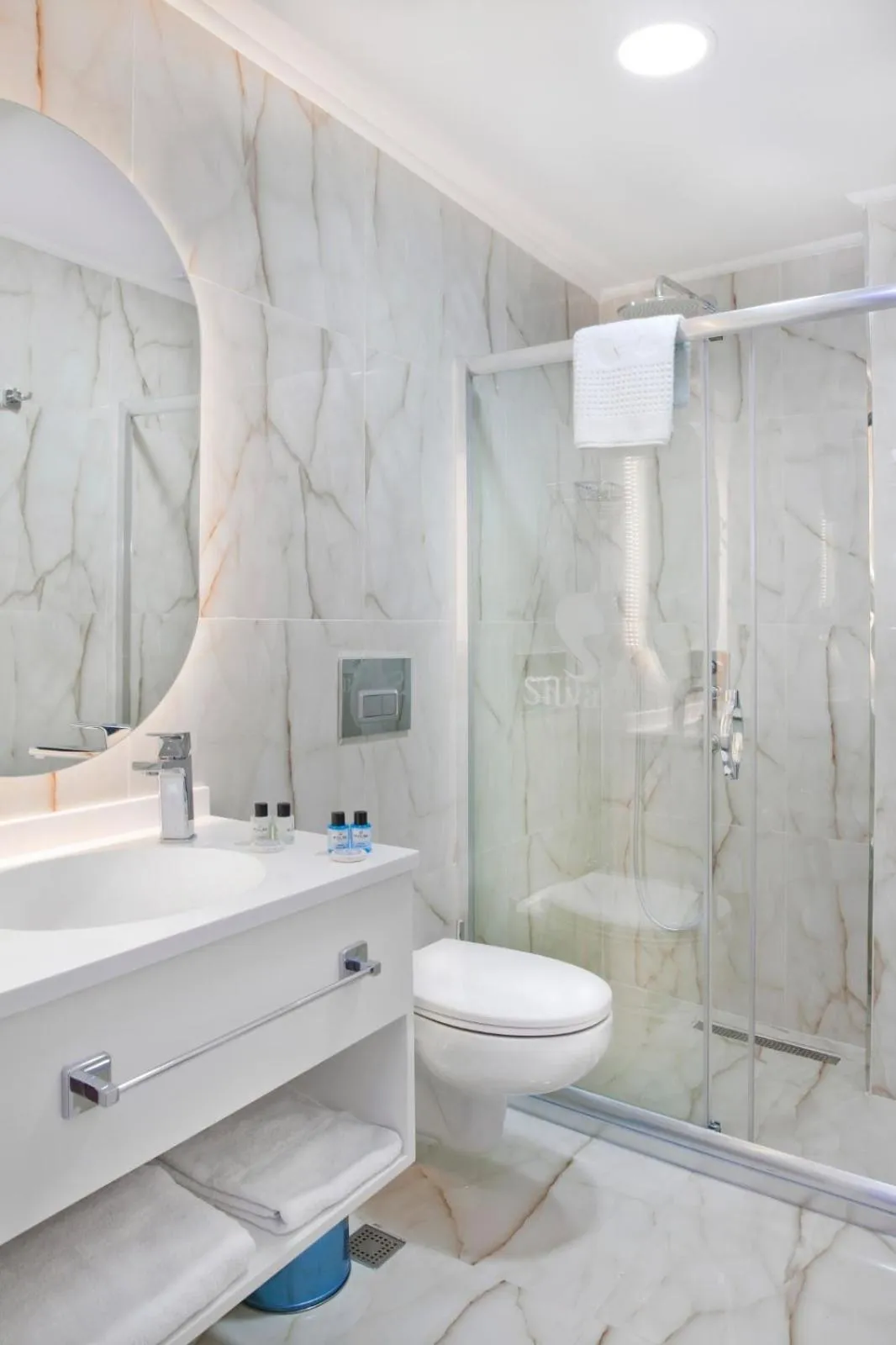 Bathroom in Silvana Hotel