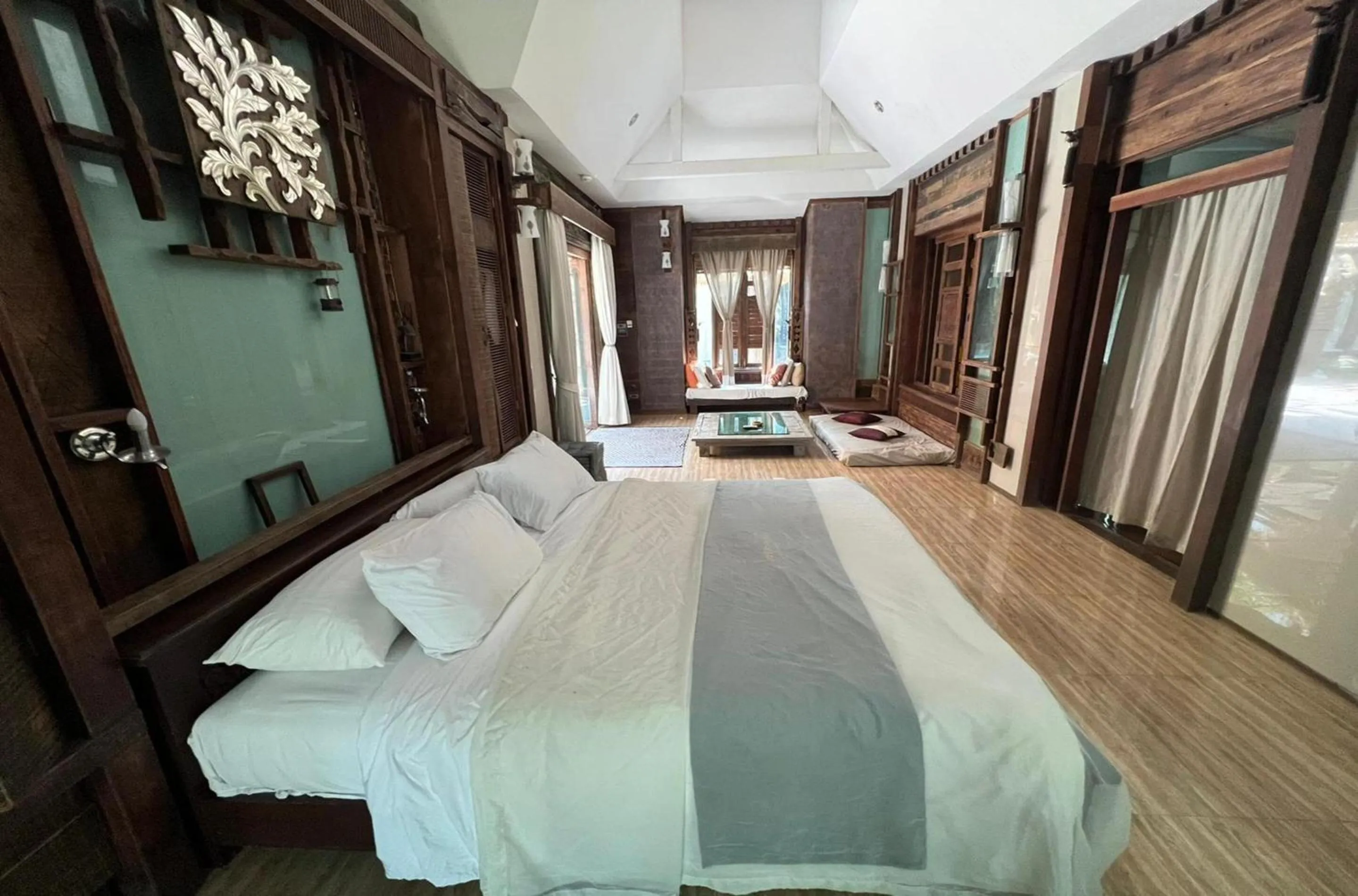 Bed in K2 Xanadu Pool Villa