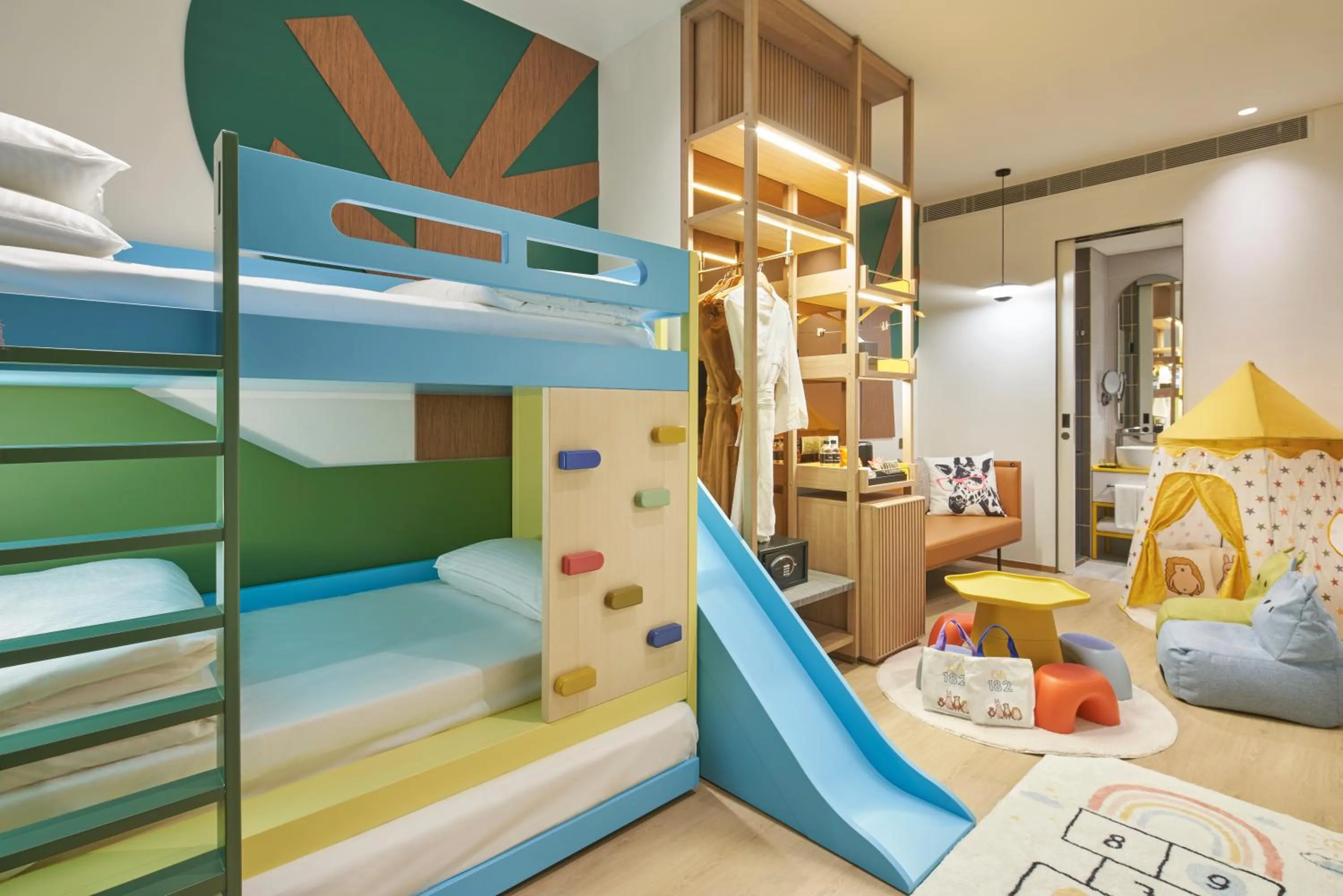 bunk bed, Bed in Citadines Connect City Centre Singapore