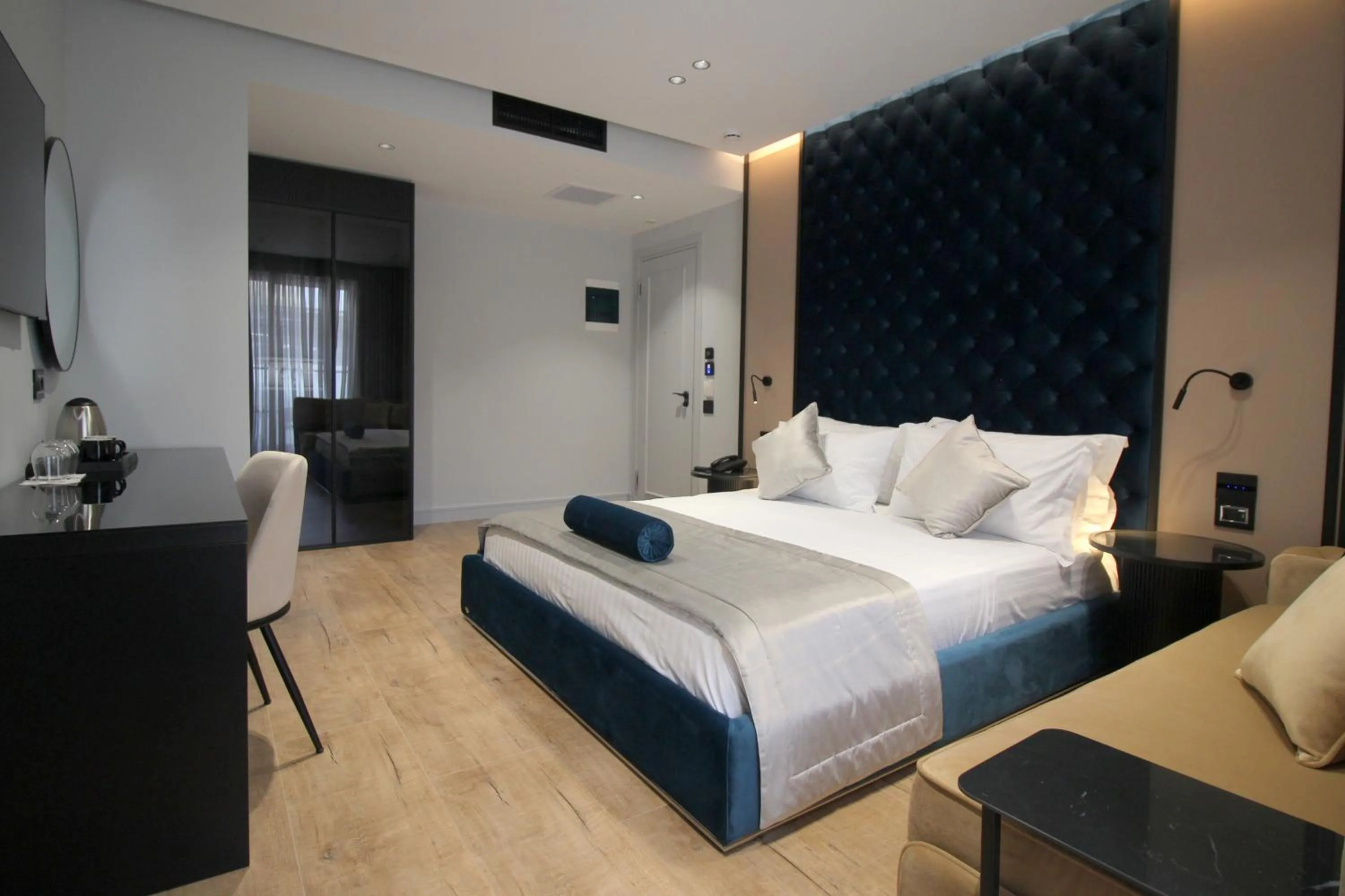 Photo of the whole room, Bed in Rozafa Palace Hotel