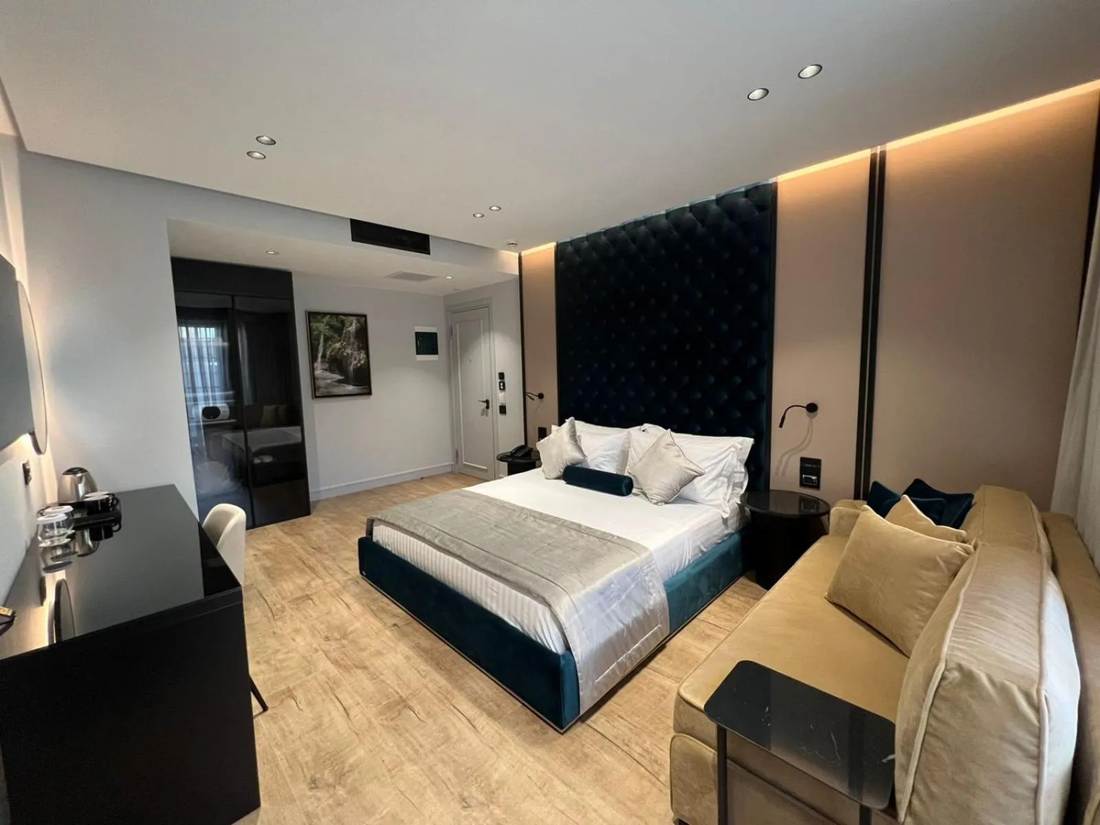 Bedroom, Bed in Rozafa Palace Hotel