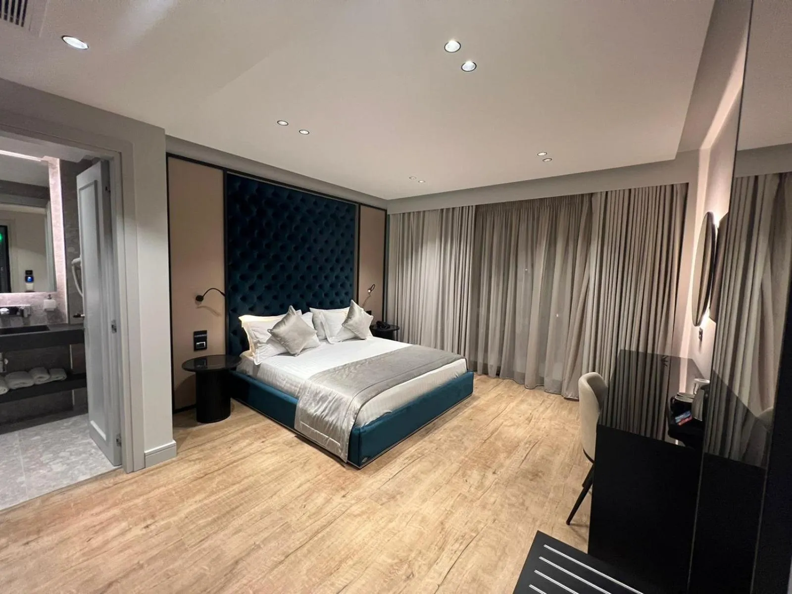 Bedroom, Bed in Rozafa Palace Hotel