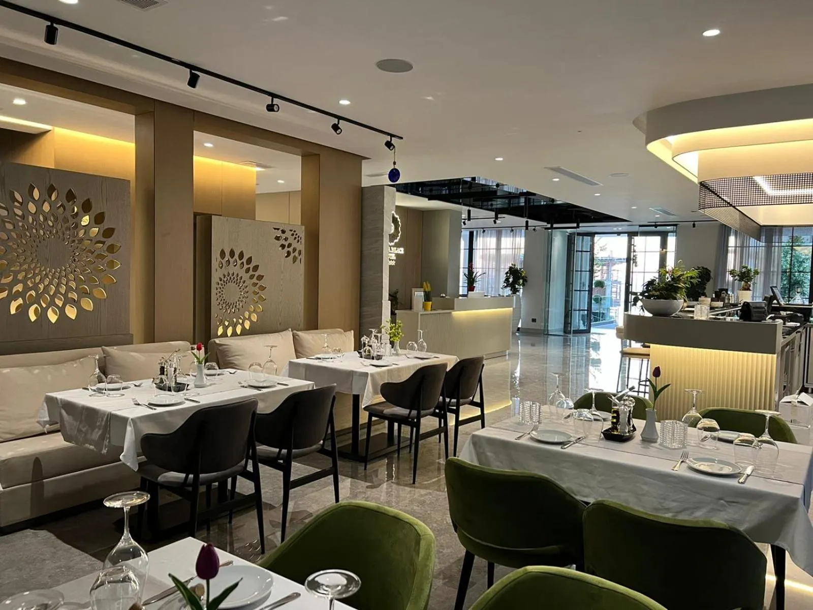 Restaurant/places to eat in Rozafa Palace Hotel