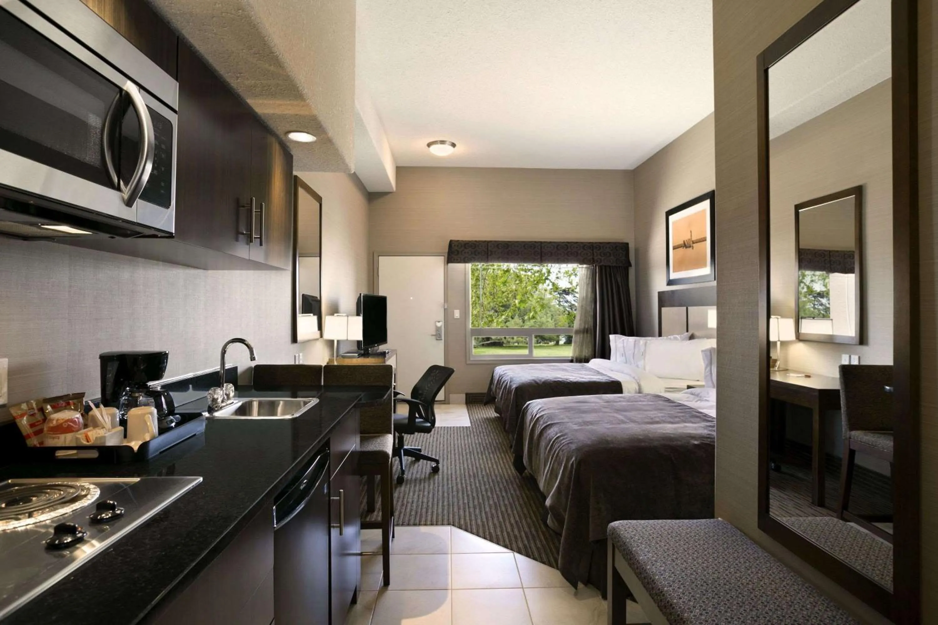 Photo of the whole room, Bed in Ramada by Wyndham Conklin