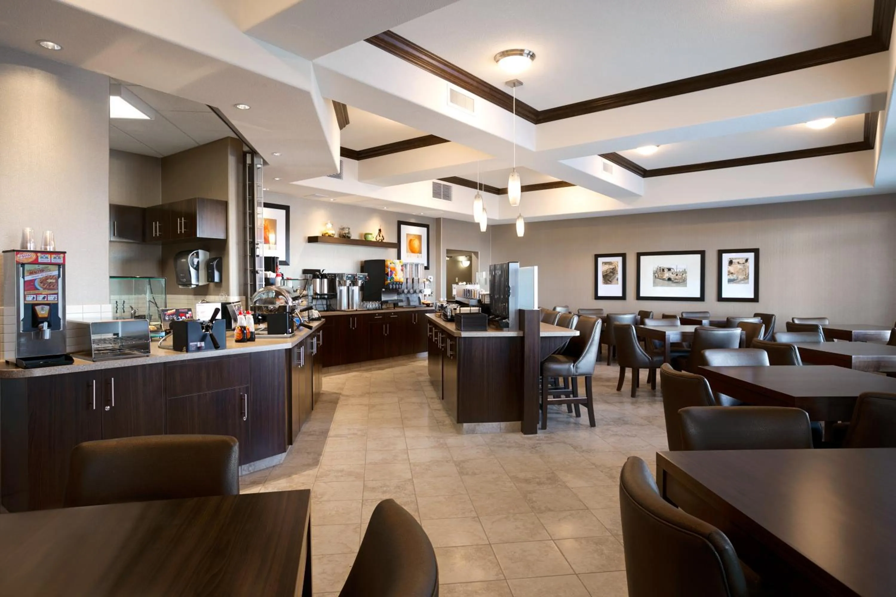 Dining area in Ramada by Wyndham Conklin