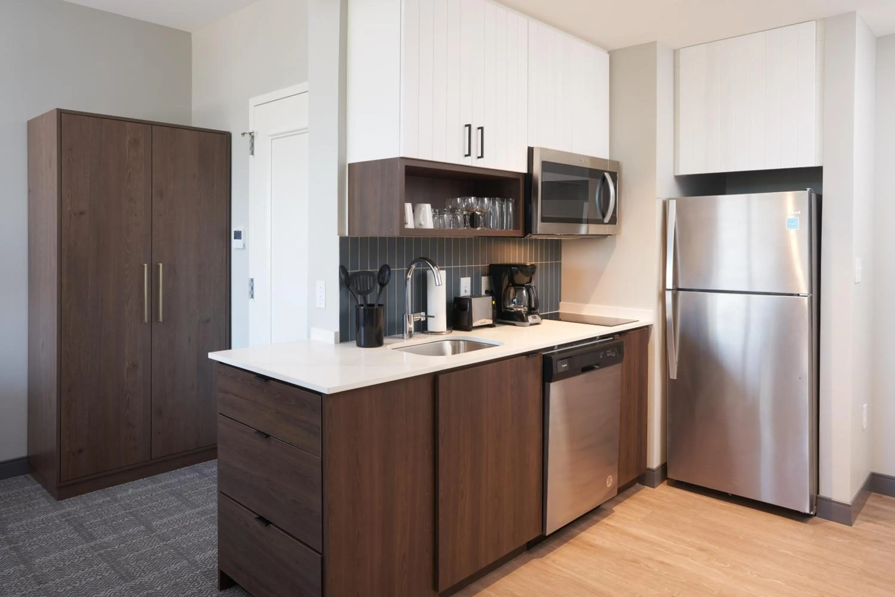 Kitchen or kitchenette in Staybridge Suites Wilmington Downtown by IHG